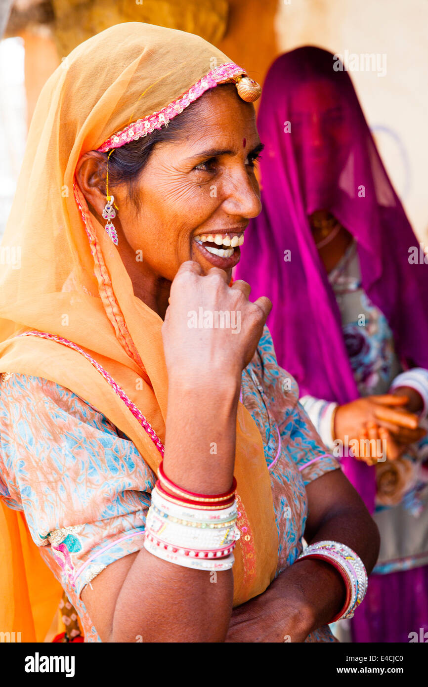 Bishnoi Tribeswoman lachen, Jodhpur, Rajasthan, Indien Stockfoto