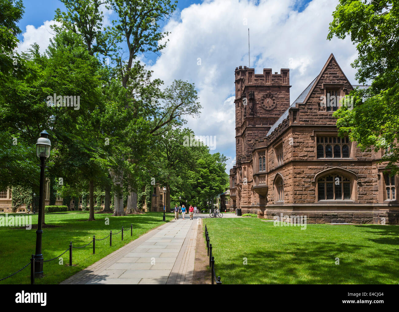 Kanone grün an der Princeton University mit East Pyne auf der rechten Seite, Princeton, New Jersey, USA Stockfoto