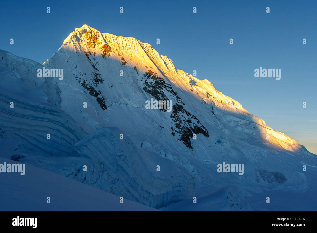 Sonnenaufgang am Nevado Quitaraju Stockfoto