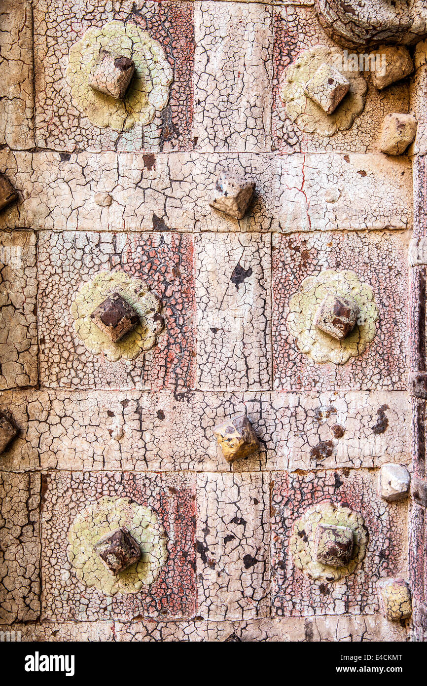 Beschlagene Tür des Mehrangarh Fort, Jodhpur, Rajasthan, Indien Stockfoto
