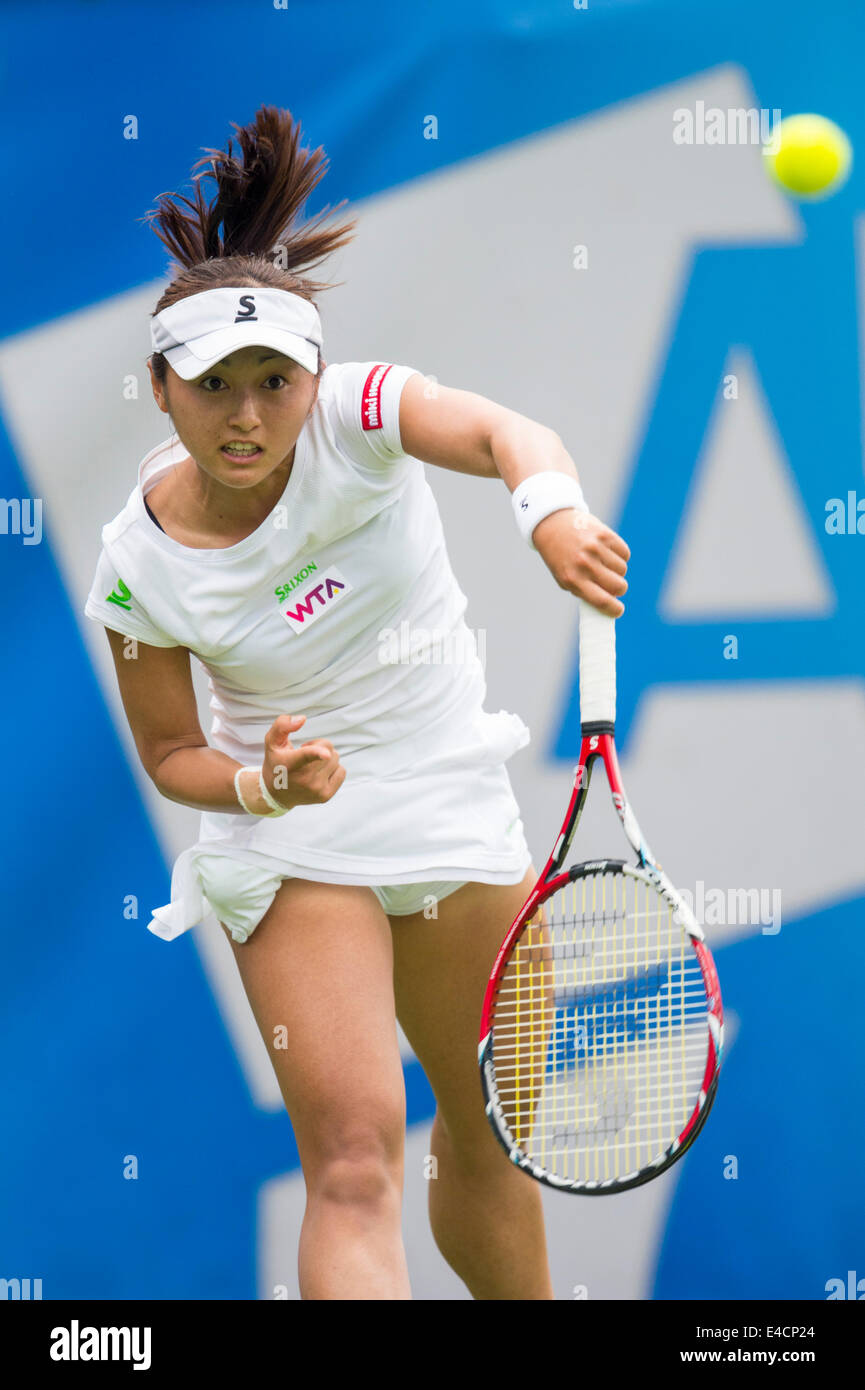 AEGON International 2014 - Misaki Doi von Japan in Aktion servieren. Stockfoto