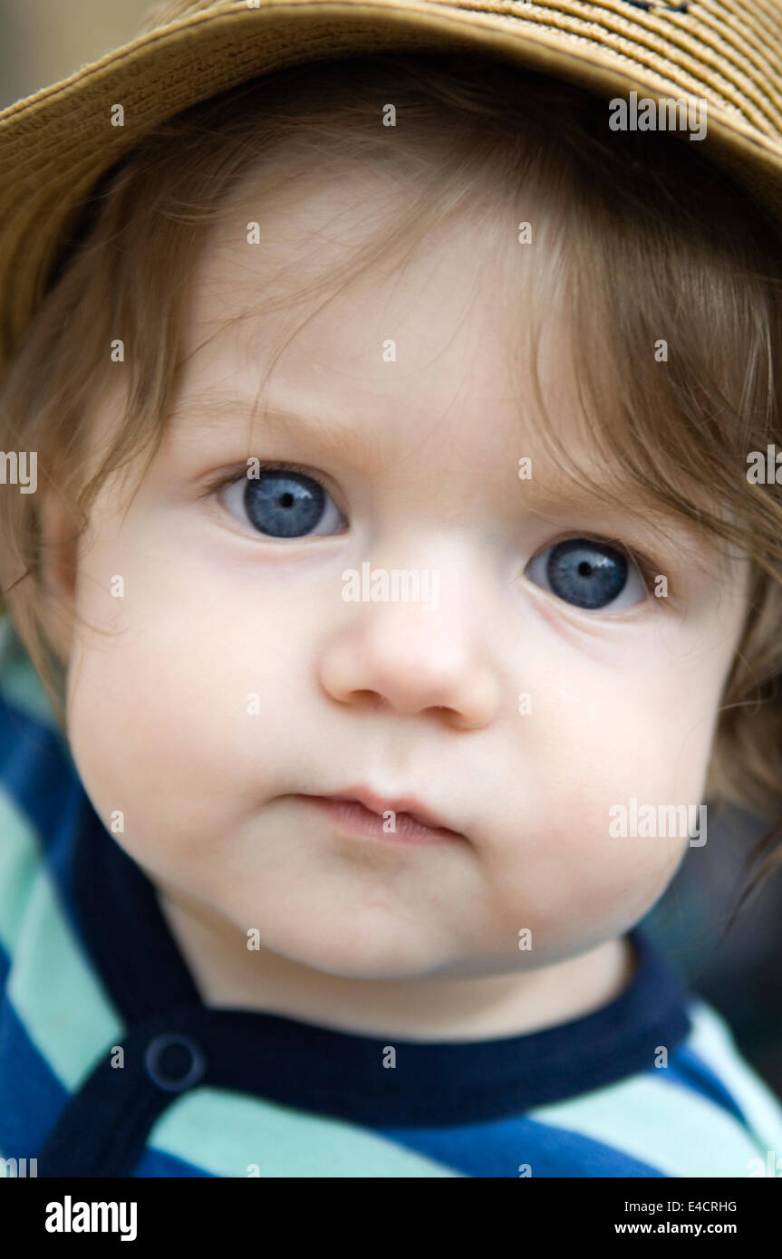 Porträt von sechs Monate alten Baby Boy Stockfoto