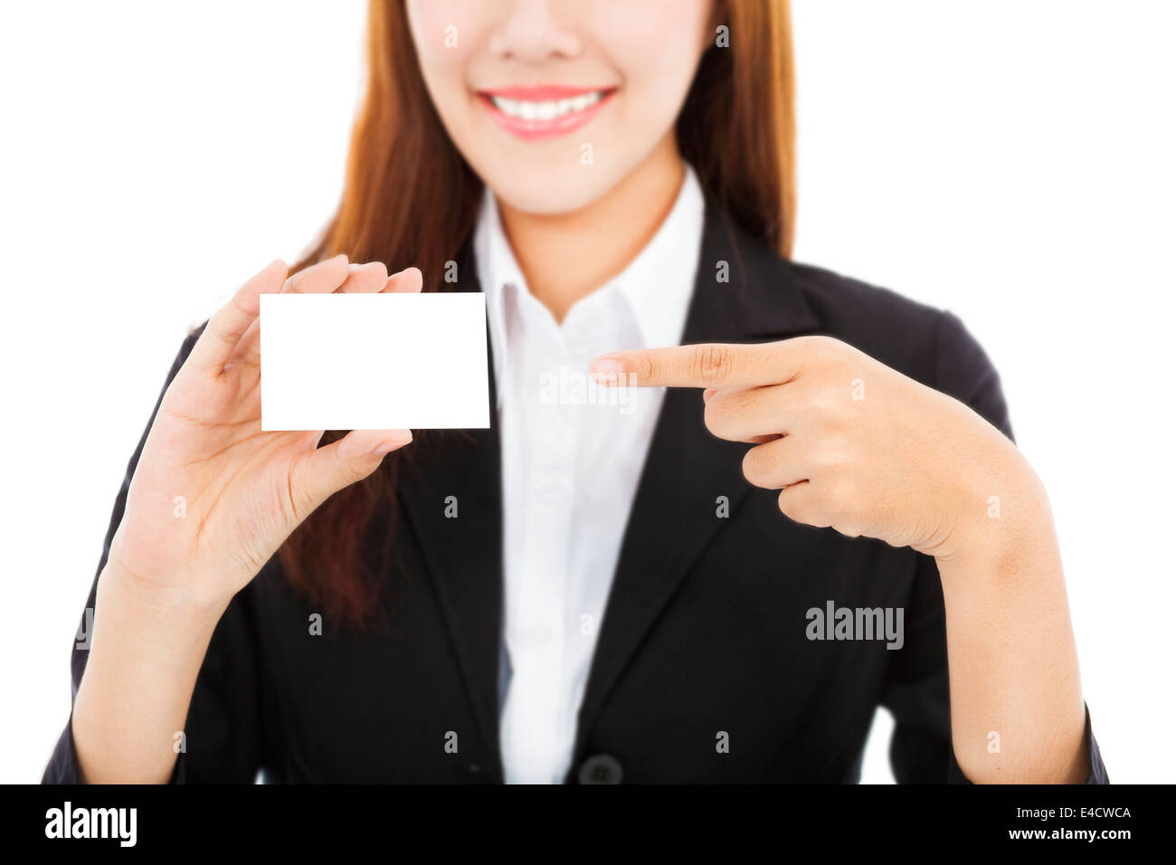 Schöne asiatische Geschäftsfrau zeigt Visitenkarte Stockfoto