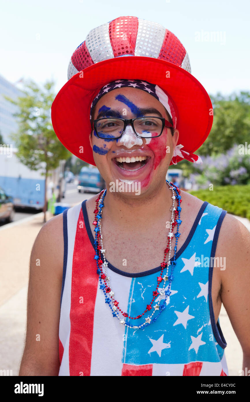 Junge amerikanische Patriot in Flagge Kostüm - USA Stockfoto
