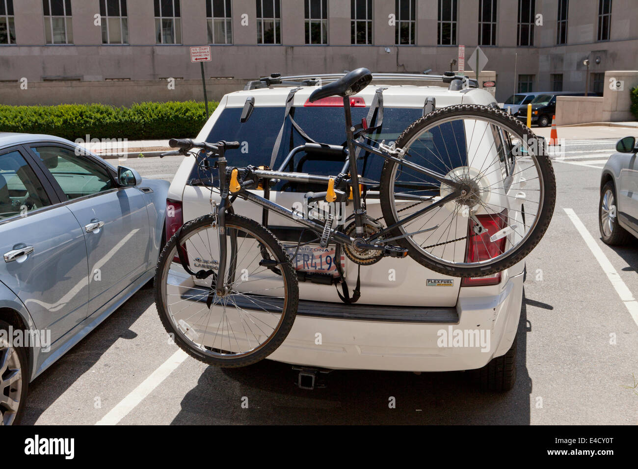 Fahrradhalterung am auto -Fotos und -Bildmaterial in hoher Auflösung – Alamy