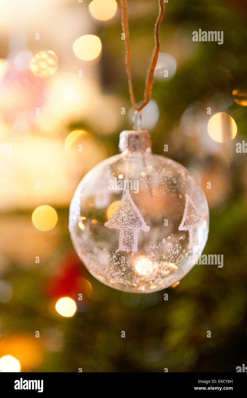 Weihnachtsdekoration aus lackiertem Glas Stockfoto