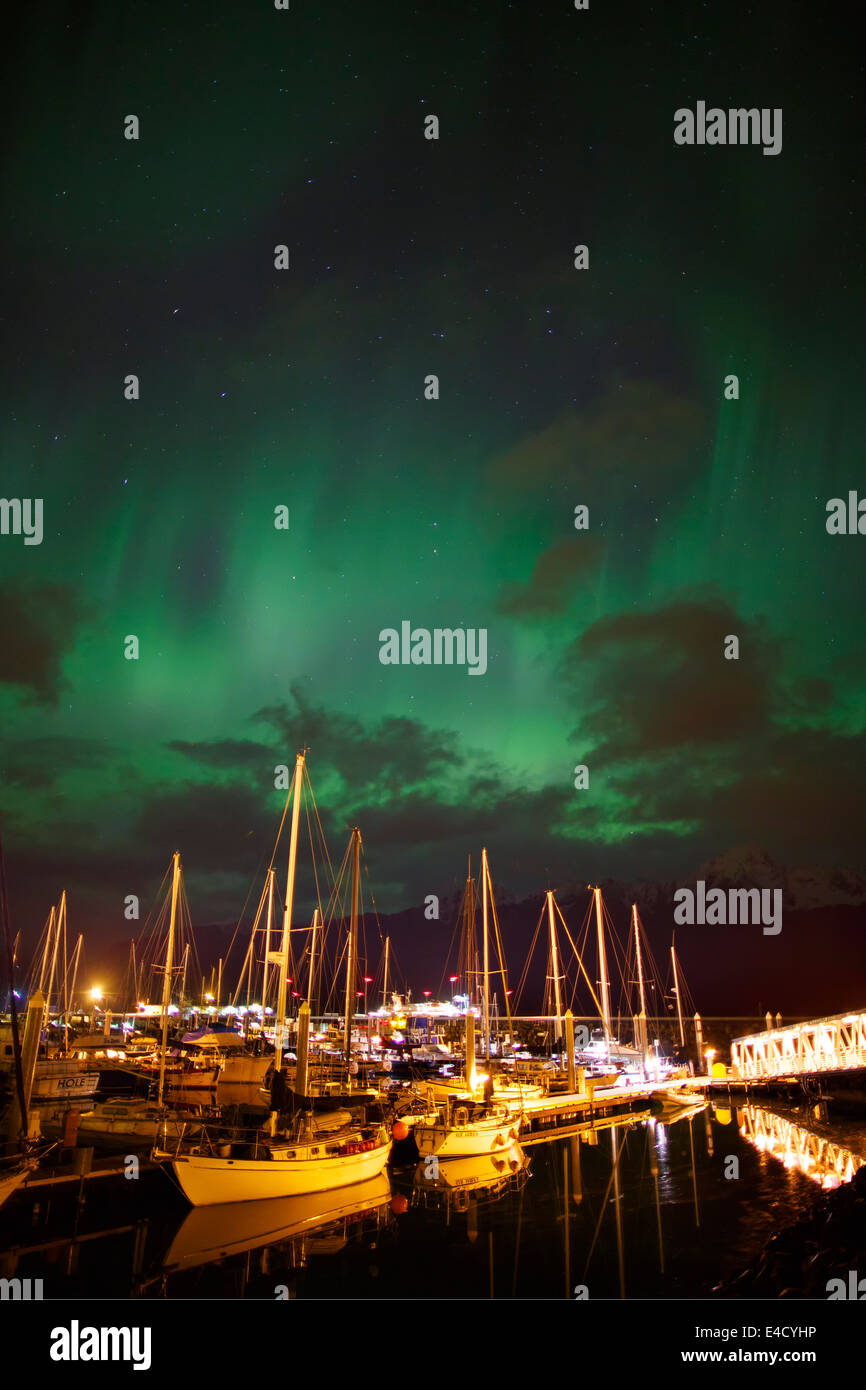 Aurora Borealis über Seward Bootshafen, Resurrection Bay, Seward, Alaska. Stockfoto