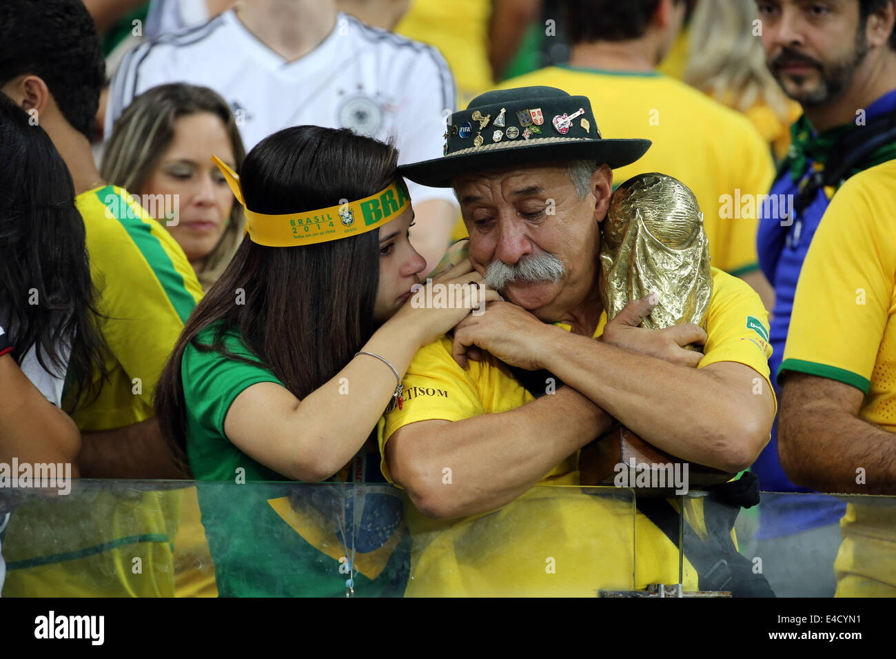 images Brasilien Deutschland 2014 Fans https www alamy de stockfoto estadio mineiro belo horizonte brasilien 8 juli 2014 fifa world cup 2014 halbfinale fussballspiel zwischen brasilien und deutschland im estadio mineiro brasilianische fans weinen am ende des spiels credit action plus sportalamy live news 71585277 html