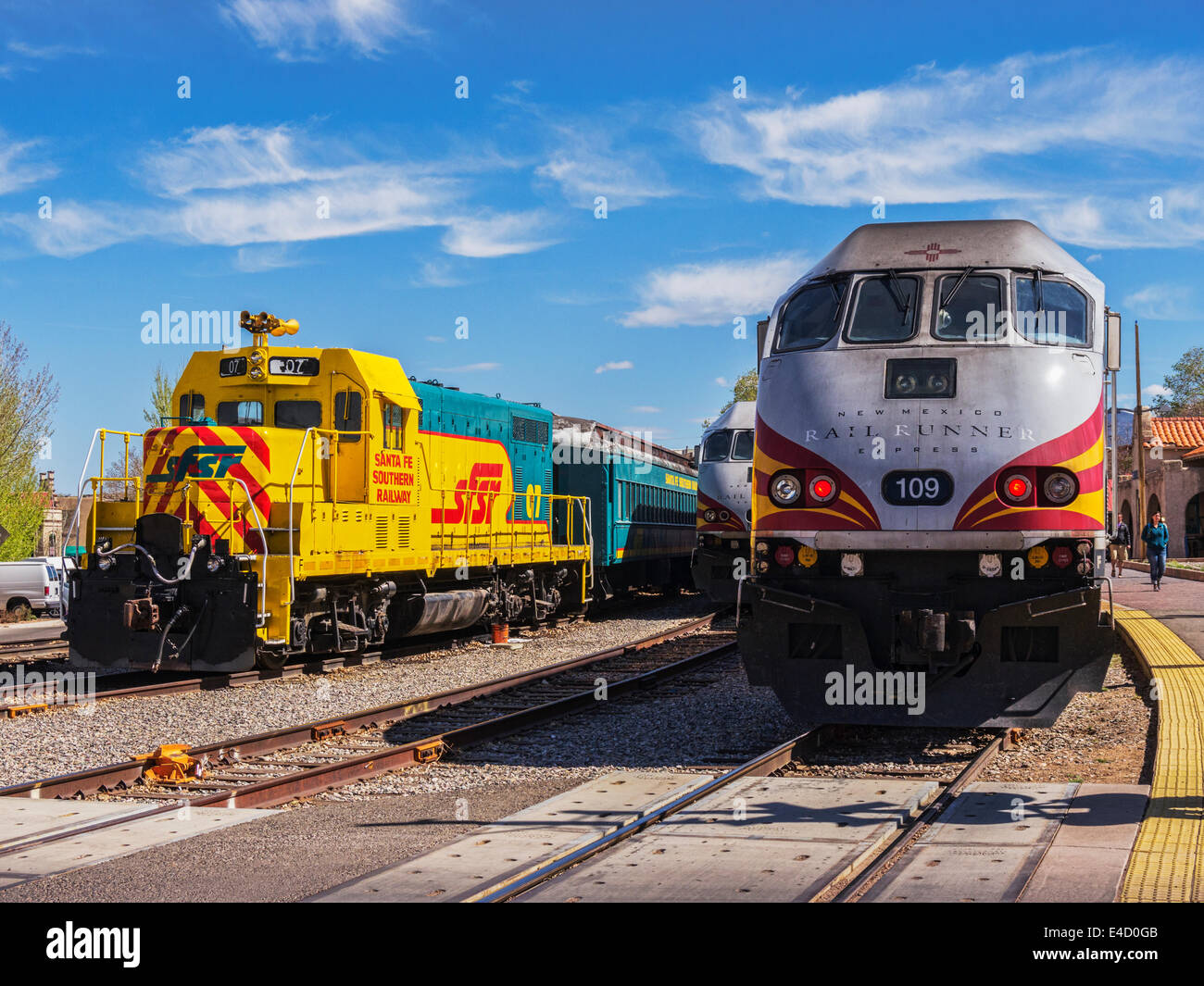 Züge im Bahnhof Santa Fe, New Mexico. Stockfoto