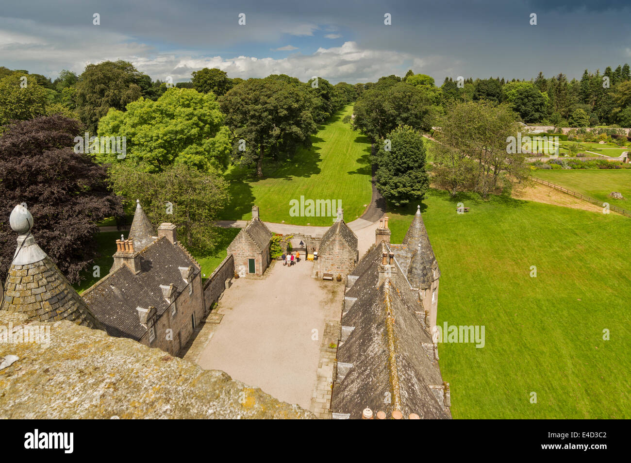 CASTLE FRASER HOF WEINGUT UND UMMAUERTEN GARTEN AUS DEN TOWER-ABERDEENSHIRE-SCHOTTLAND Stockfoto