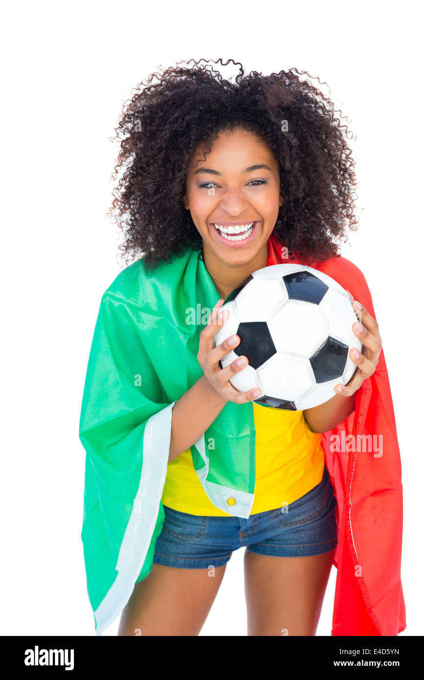 Hübsche Fußballfan mit Portugal Flagge mit ball Stockfoto