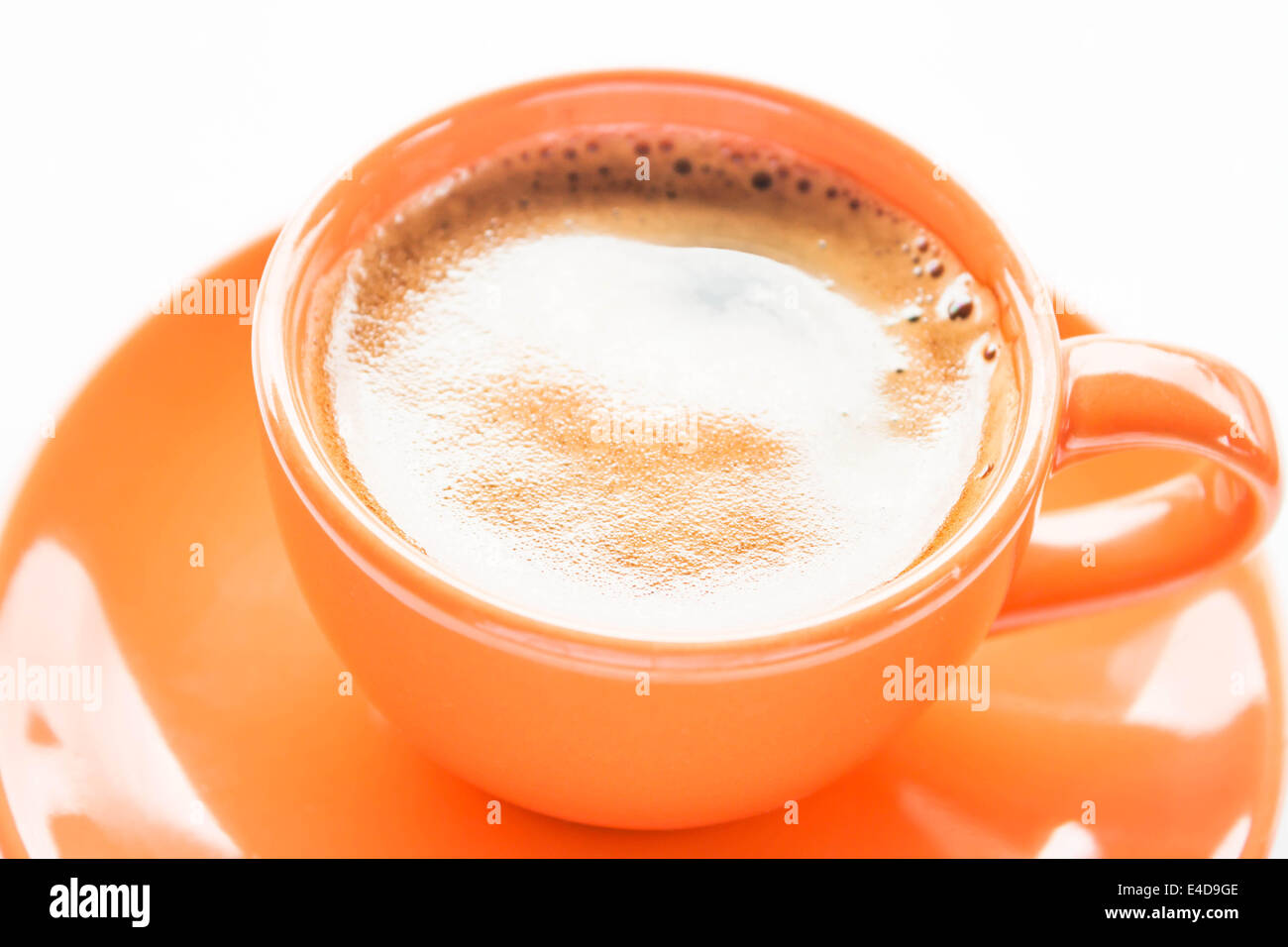 Tasse doppelter Aufnahmen Espresso isoliert auf weißem Hintergrund Stockfoto