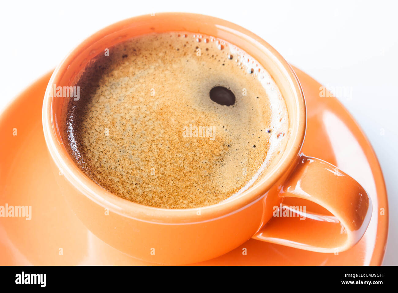 Heiße Tasse doppelte Aufnahmen Espresso isoliert auf weißem Hintergrund Stockfoto