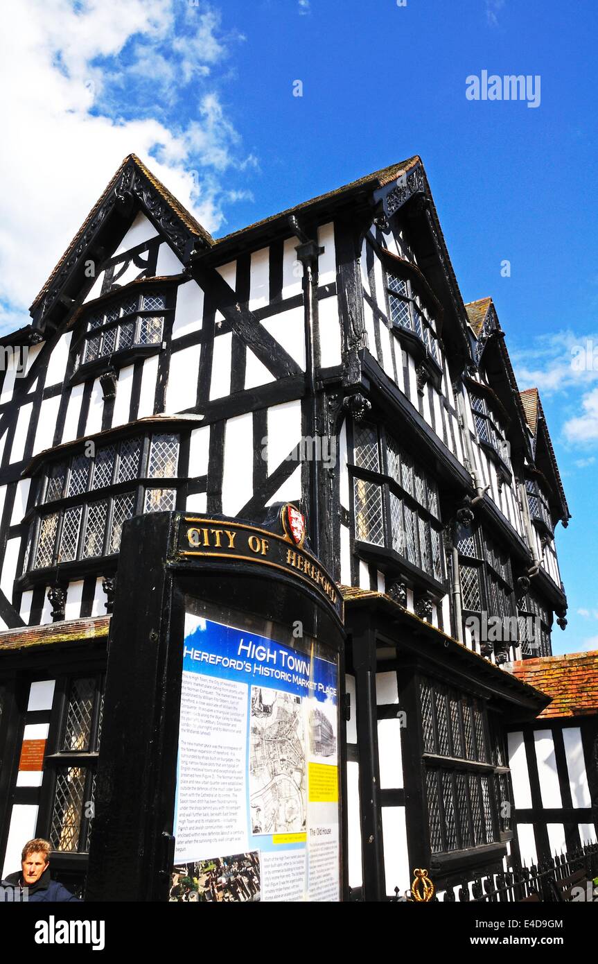 Hohen Haus in der hohen Stadt gebaut im Jahre 1621 mit einem Hinweisschild im Vordergrund, Hereford, Herefordshire, England, UK, Europa. Stockfoto