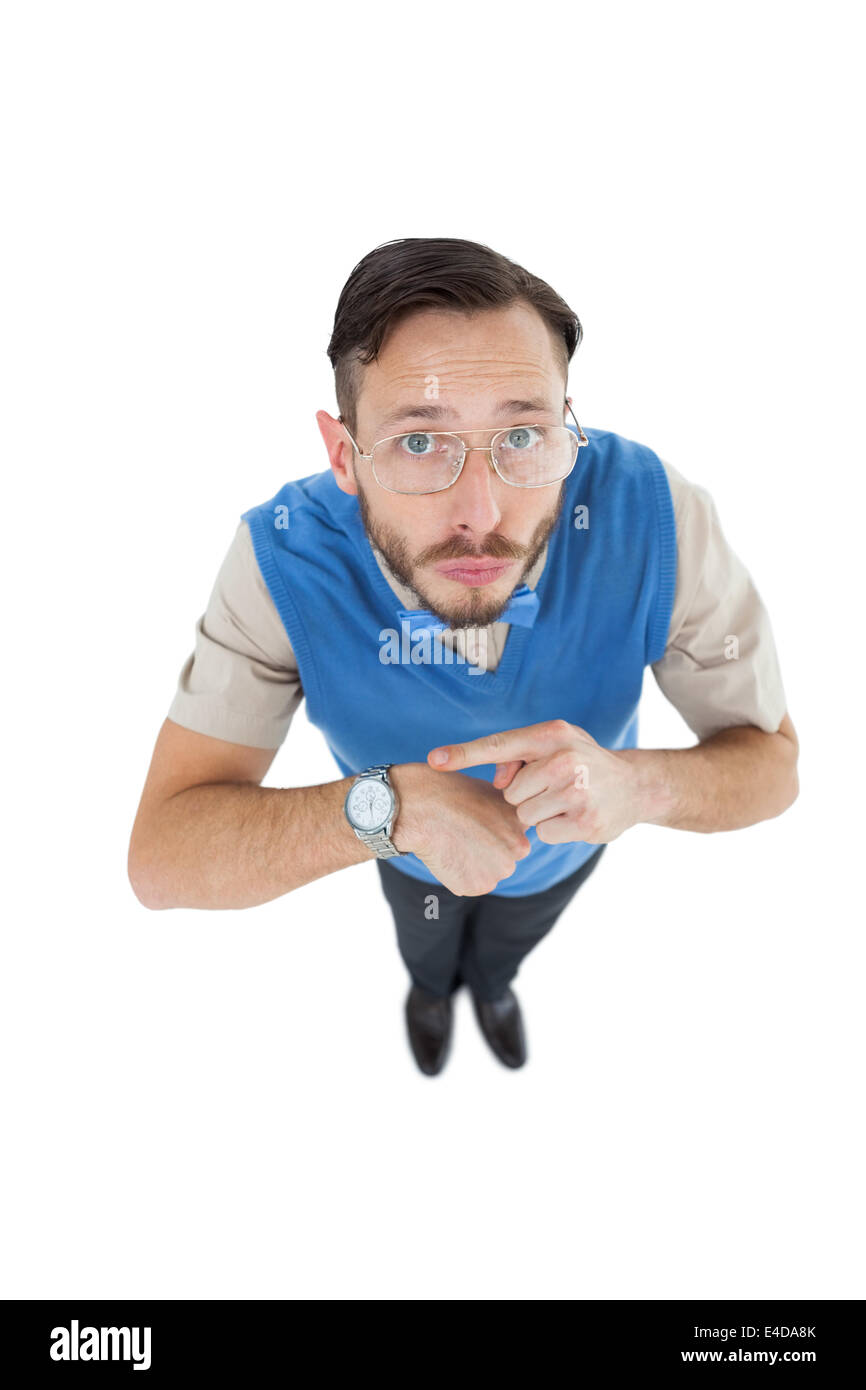 Geeky Hipster Blick in die Kamera zeigen Watch Stockfoto