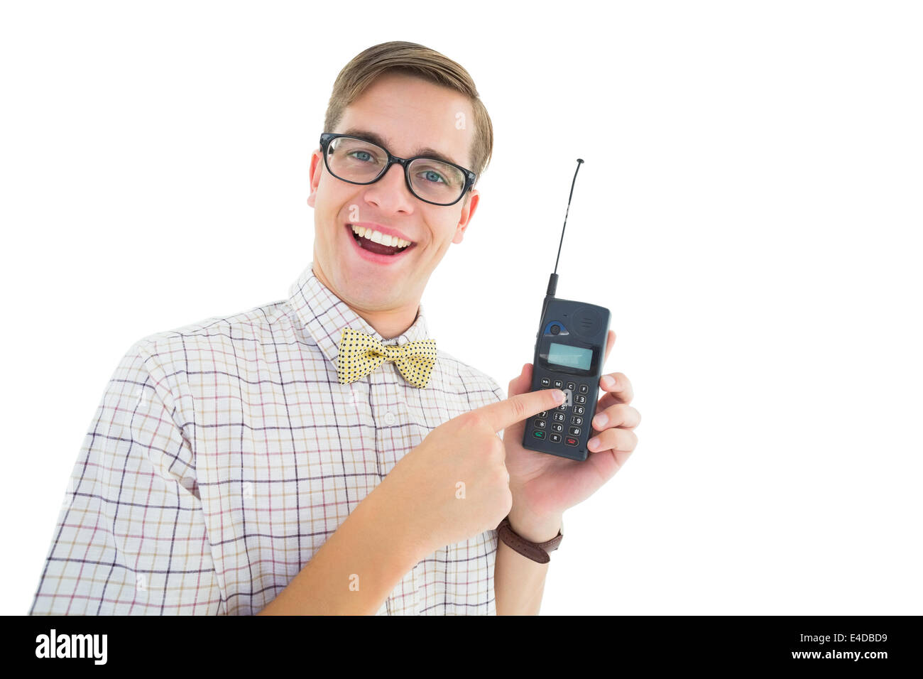 Geeky Hipster hält ein Retro-Handy Stockfoto