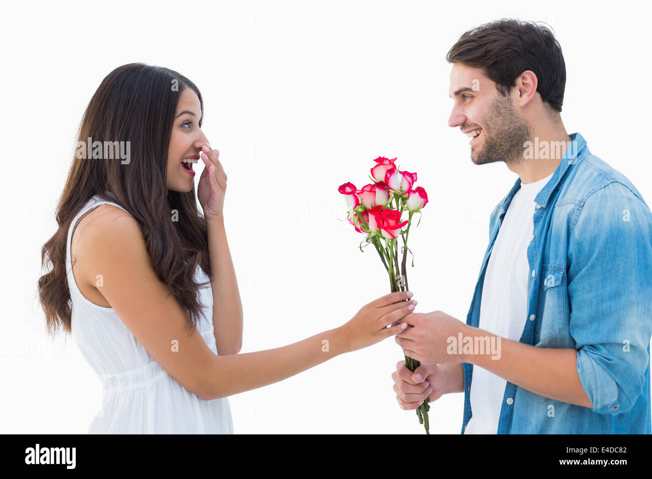 Glücklich mit seiner Freundin Rosen hipster Stockfoto