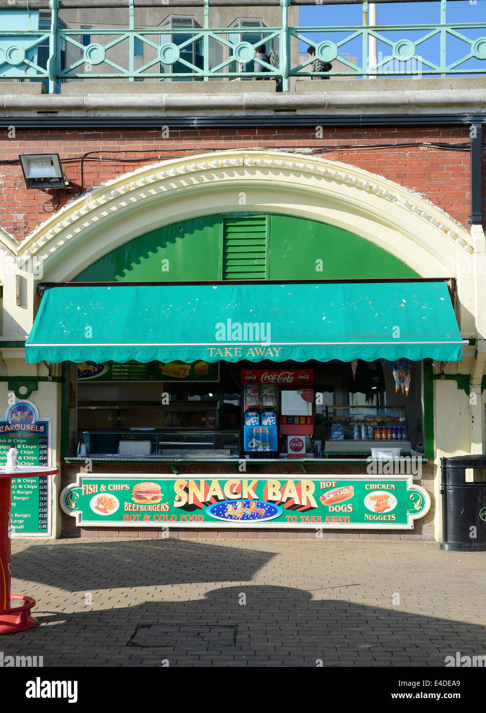 Fast Food-Kette auf der Promenade in Brighton Seafront mitnehmen. East Sussex. England Stockfoto