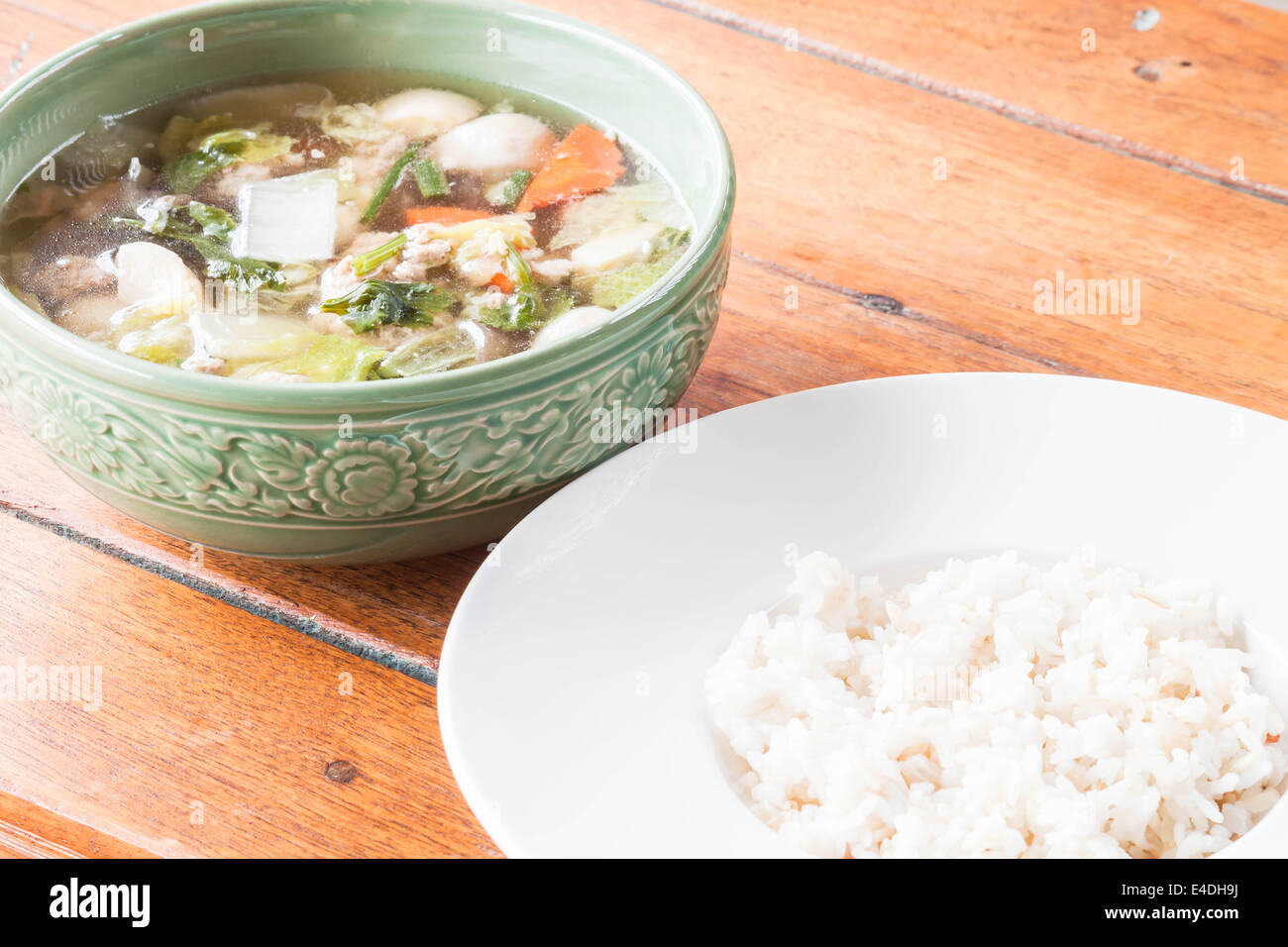 Homemade Kochen Reis und Suppe klar Schweinefleisch Stockfoto