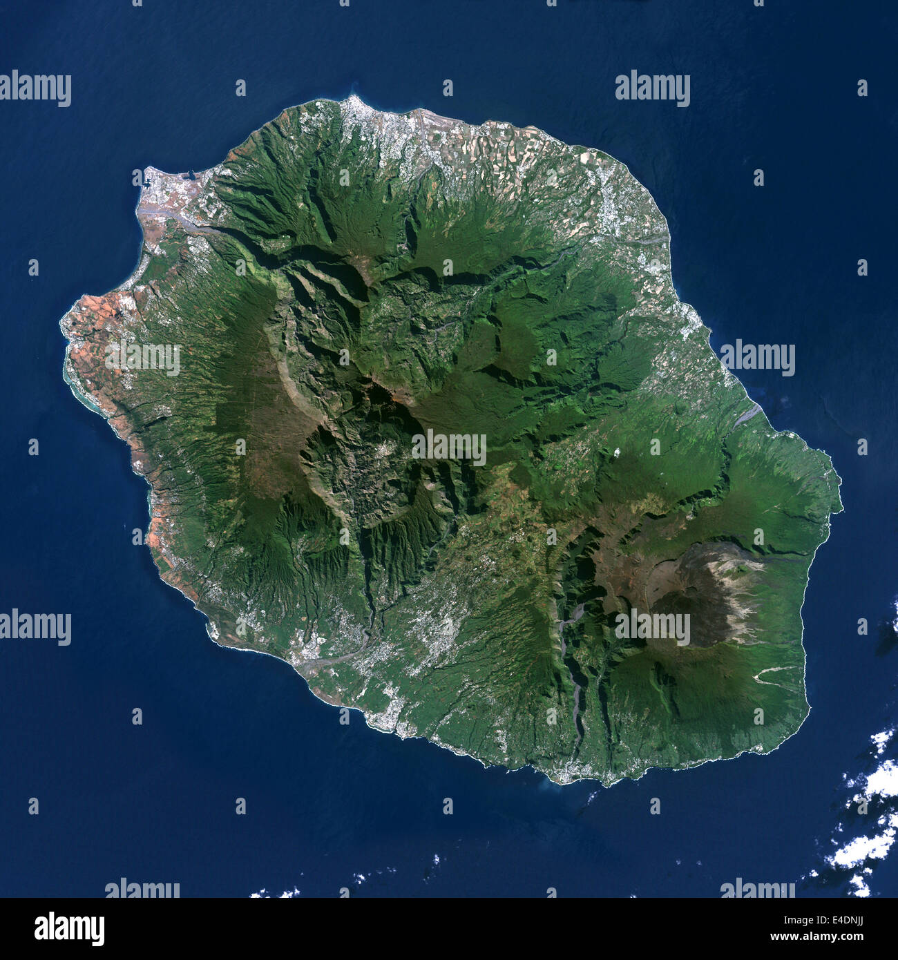 Piton De La Fournaise Vulkan, Réunion, Französisch Übersee, wahre Farbe Satellitenbild. Piton De La Fournaise, Reunion isla Stockfoto