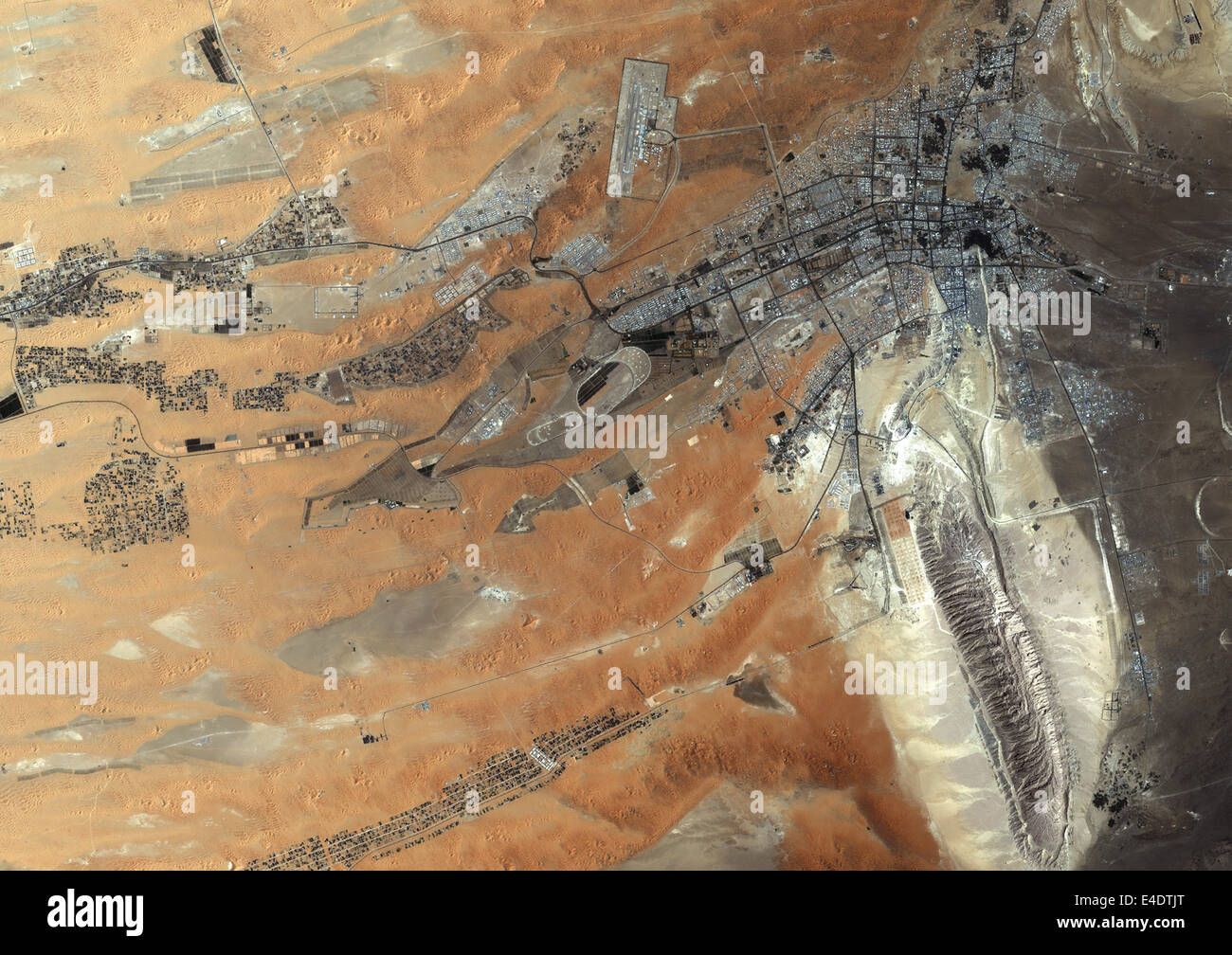 Al Ain, Vereinigte Arabische Emirate, Echtfarben-Satellitenbild. True colour Satellitenbild von Al Ayn in den Vereinigten Arabischen Emiraten, lo Stockfoto