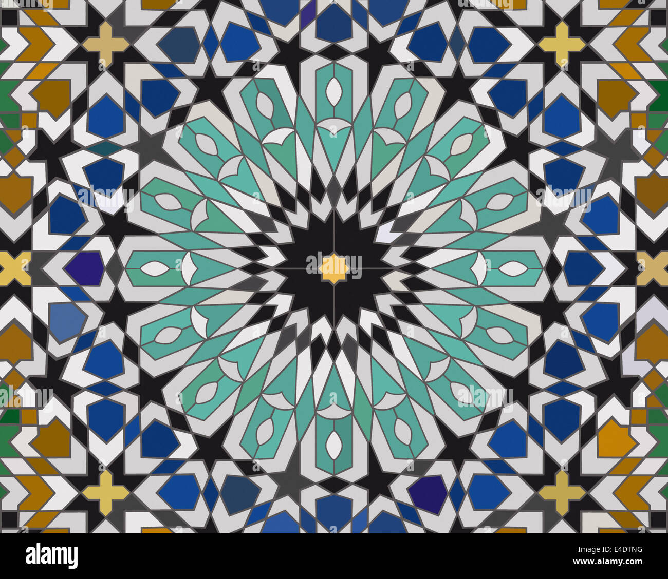 Bereich gemacht Mosaikfliesen basierend auf einem marokkanischen Design mit komplexen wiederholendes Muster mit Sterne und kreisförmige Motive Stockfoto