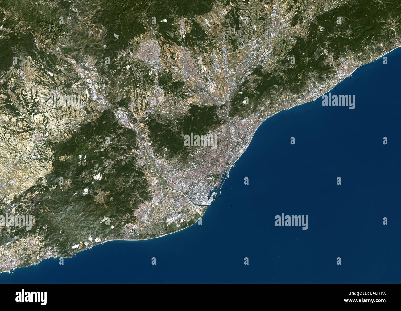 Barcelona, Spanien, Echtfarben-Satellitenbild. Barcelona, Spanien. Echtfarben-Satellitenbild von Barcelona, aufgenommen am 10. August 20 Stockfoto