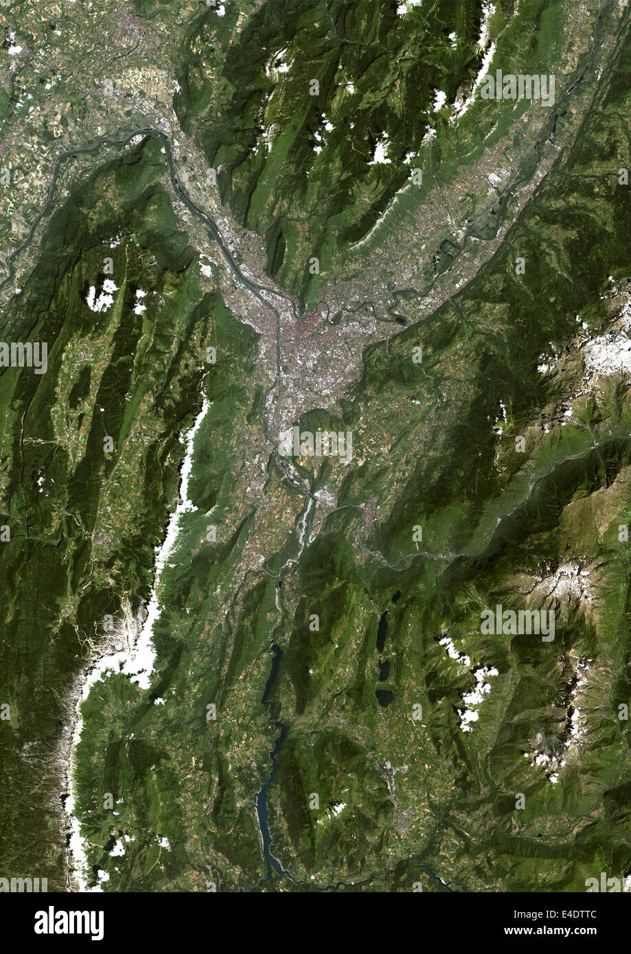 Grenoble, Frankreich, Echtfarben-Satellitenbild. Grenoble, Frankreich. Echtfarben-Satellitenbild der Stadt Grenoble, aufgenommen am 2 Stockfoto