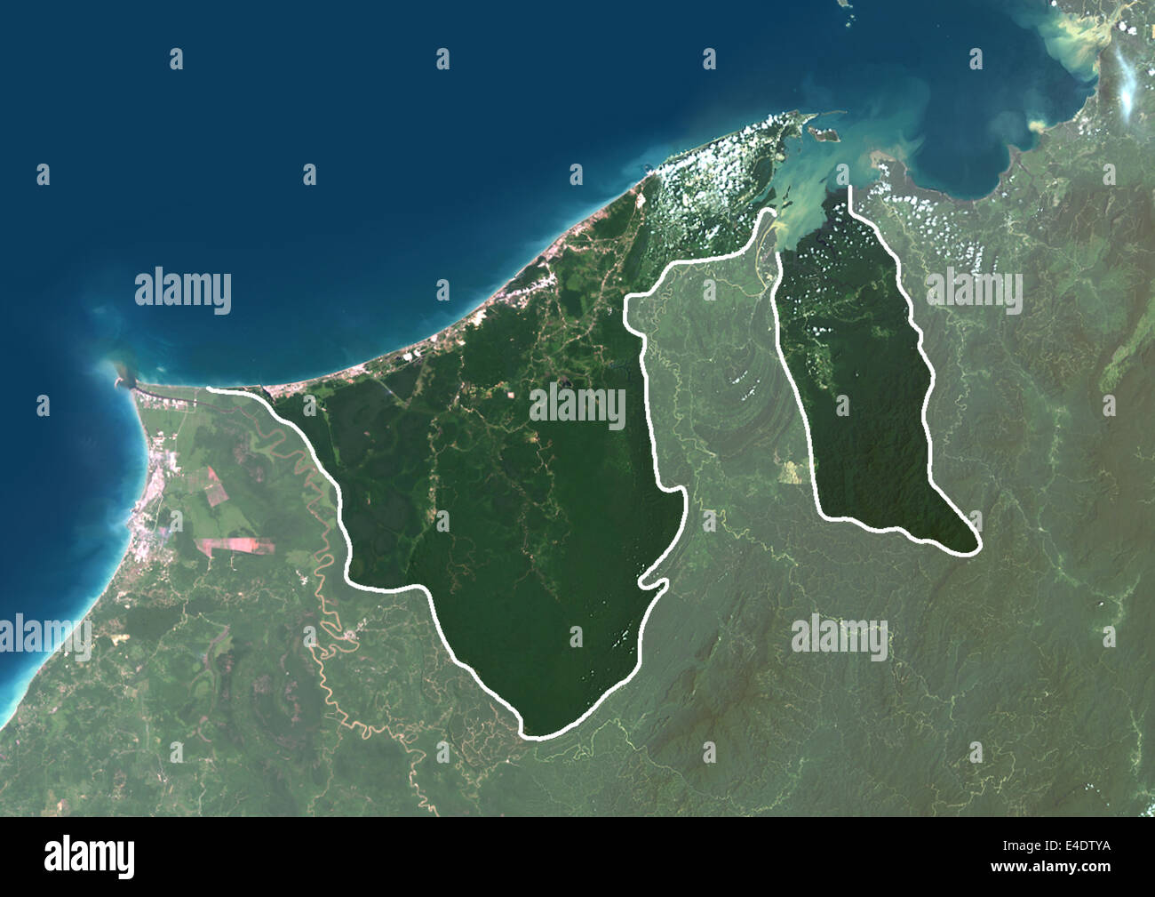 Brunei, Asien, Echtfarben-Satellitenbild mit Rand und Maske. Satellitenansicht von Brunei (mit Rand und Maske). Dieses Bild wurde Stockfoto