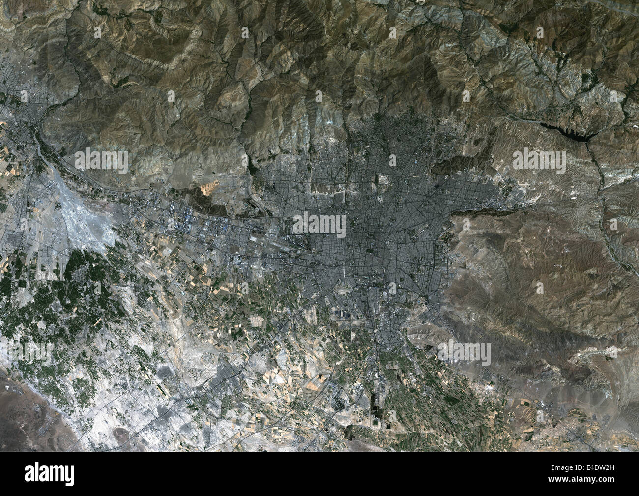 Teheran, Iran, Echtfarben-Satellitenbild. Teheran, Iran. Echtfarben-Satellitenbild von Teheran, Hauptstadt Stadt des Iran. Bild t Stockfoto Teheran, Iran, Echtfarben-Satellitenbild. Teheran, Iran. Echtfarben-Satellitenbild von Teheran, Hauptstadt Stadt des Iran. Bild t Stockfoto