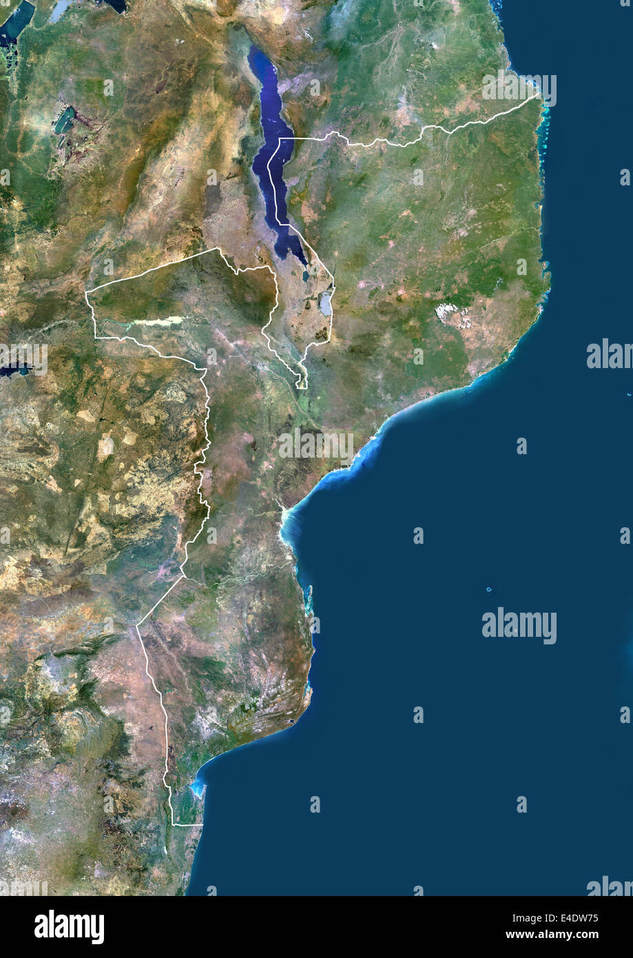 Mosambik, Afrika, Echtfarben-Satellitenbild mit Rand. Satellitenansicht von Mosambik (mit Rand). Dieses Bild wurde erstellt Stockfoto