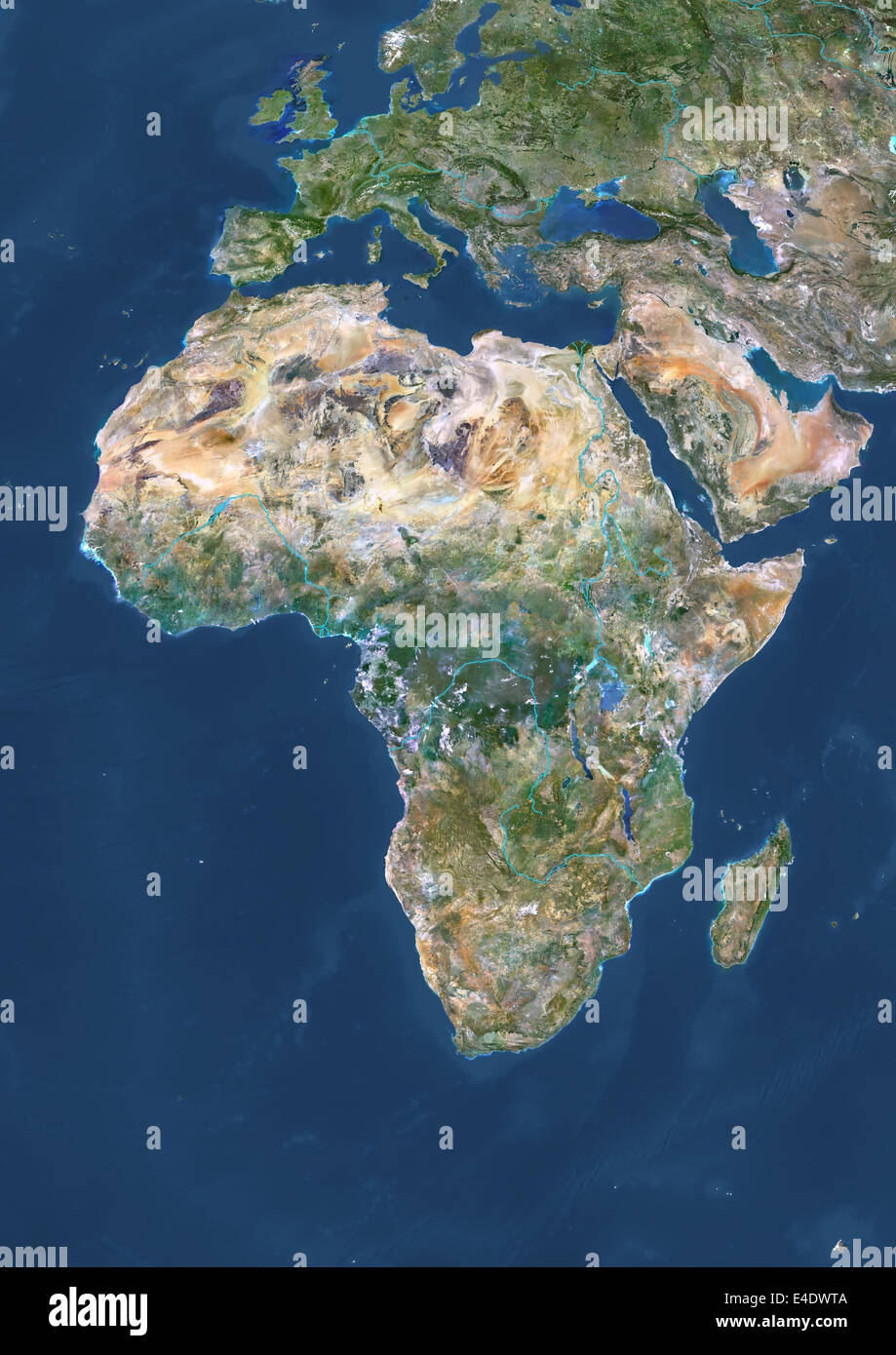 Afrika mit großen Flüssen, Echtfarben-Satellitenbild. Echtfarben-Satellitenbild von Afrika mit großen Flüssen. Dieses Bild in La Stockfoto