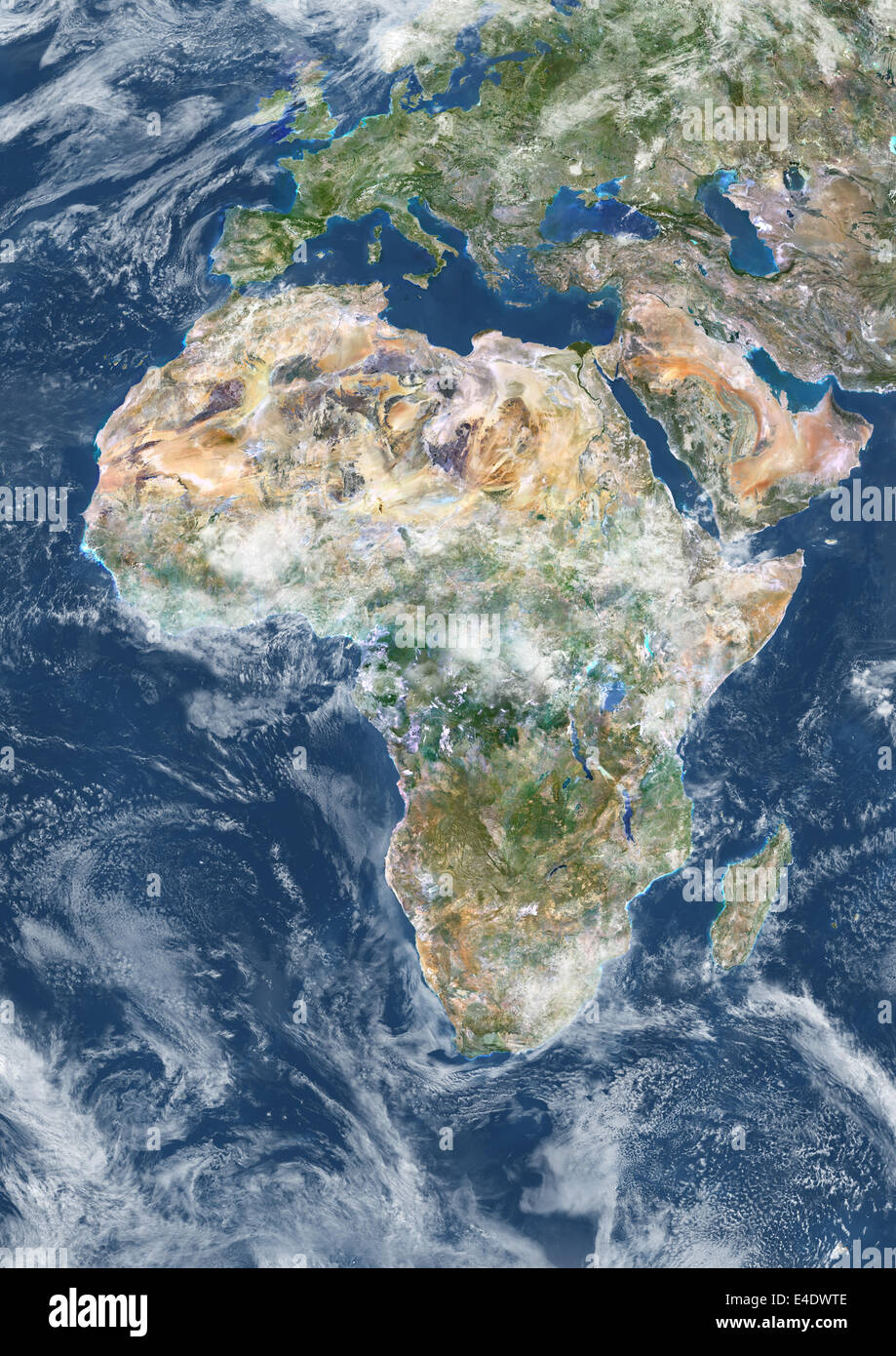 Afrika mit Bewölkung, Echtfarben-Satellitenbild. Echtfarben-Satellitenbild von Afrika mit Bewölkung. Dieses Bild ich Stockfoto