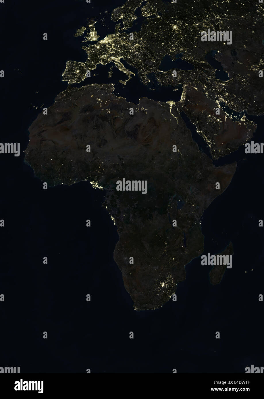 Afrika in der Nacht, wahre Farbe Satellitenbild. Echtfarben-Satellitenbild von Afrika in der Nacht. Dieses Bild in azimutale Lambert Eq Stockfoto