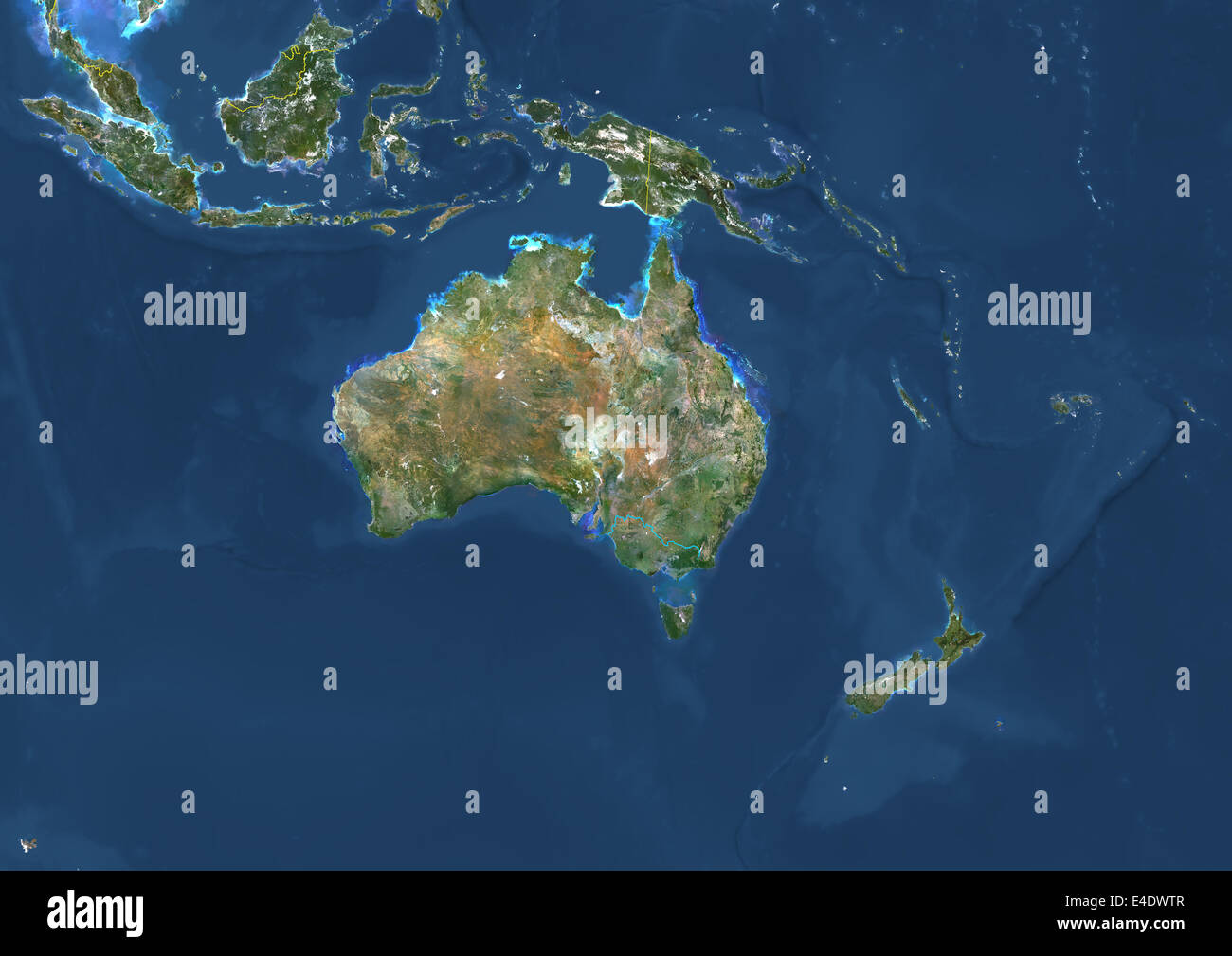 Oceania mit Ländergrenzen und große Flüsse, wahre Farbe Satellitenbild. Echtfarben-Satellitenbild von Ozeanien mit Land Stockfoto