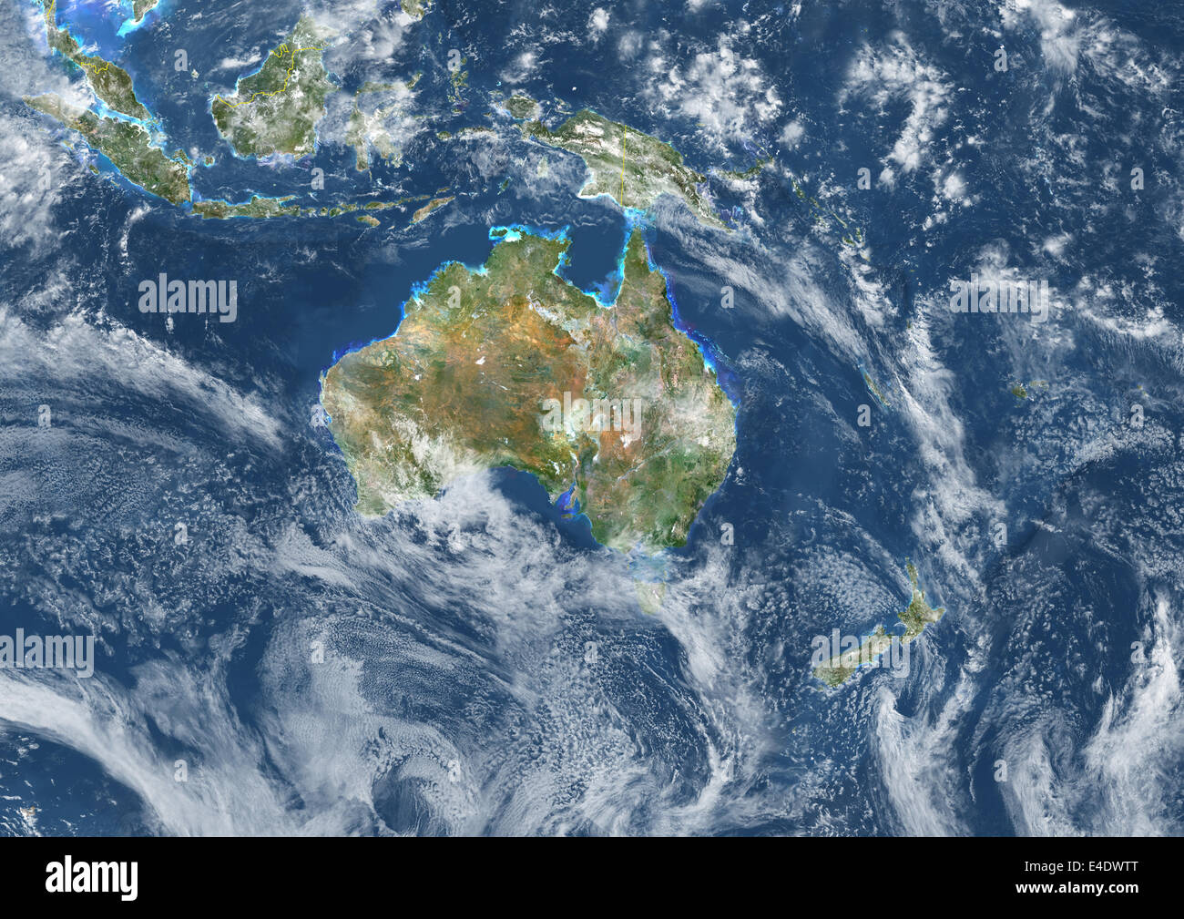 Oceania mit Ländergrenzen und Wolkendichte, wahre Farbe Satellitenbild. Echtfarben-Satellitenbild von Ozeanien mit countr Stockfoto