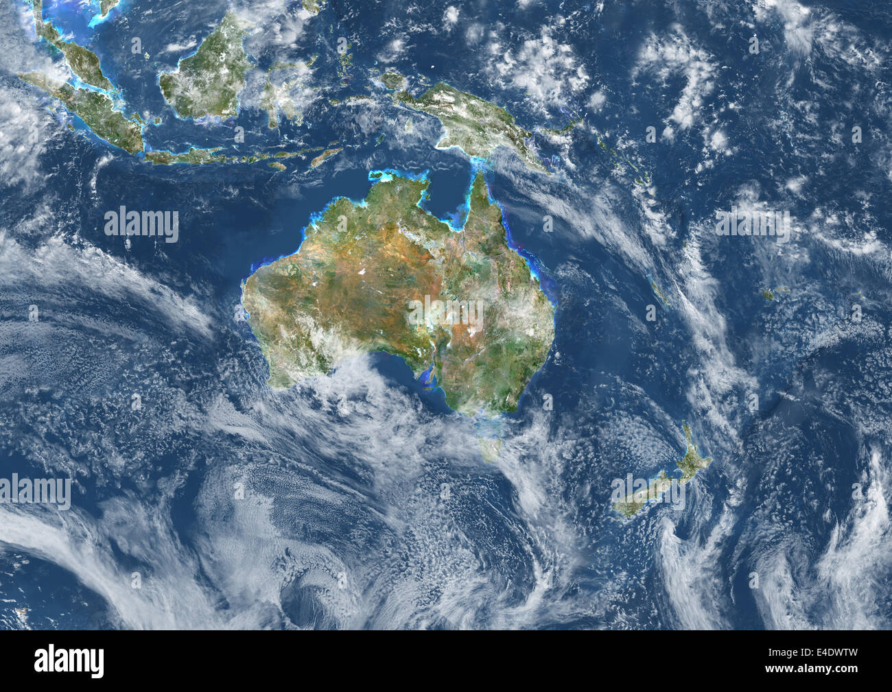 Ozeanien mit Bewölkung, Echtfarben-Satellitenbild. Echtfarben-Satellitenbild von Ozeanien mit Bewölkung. Dieses Bild Stockfoto