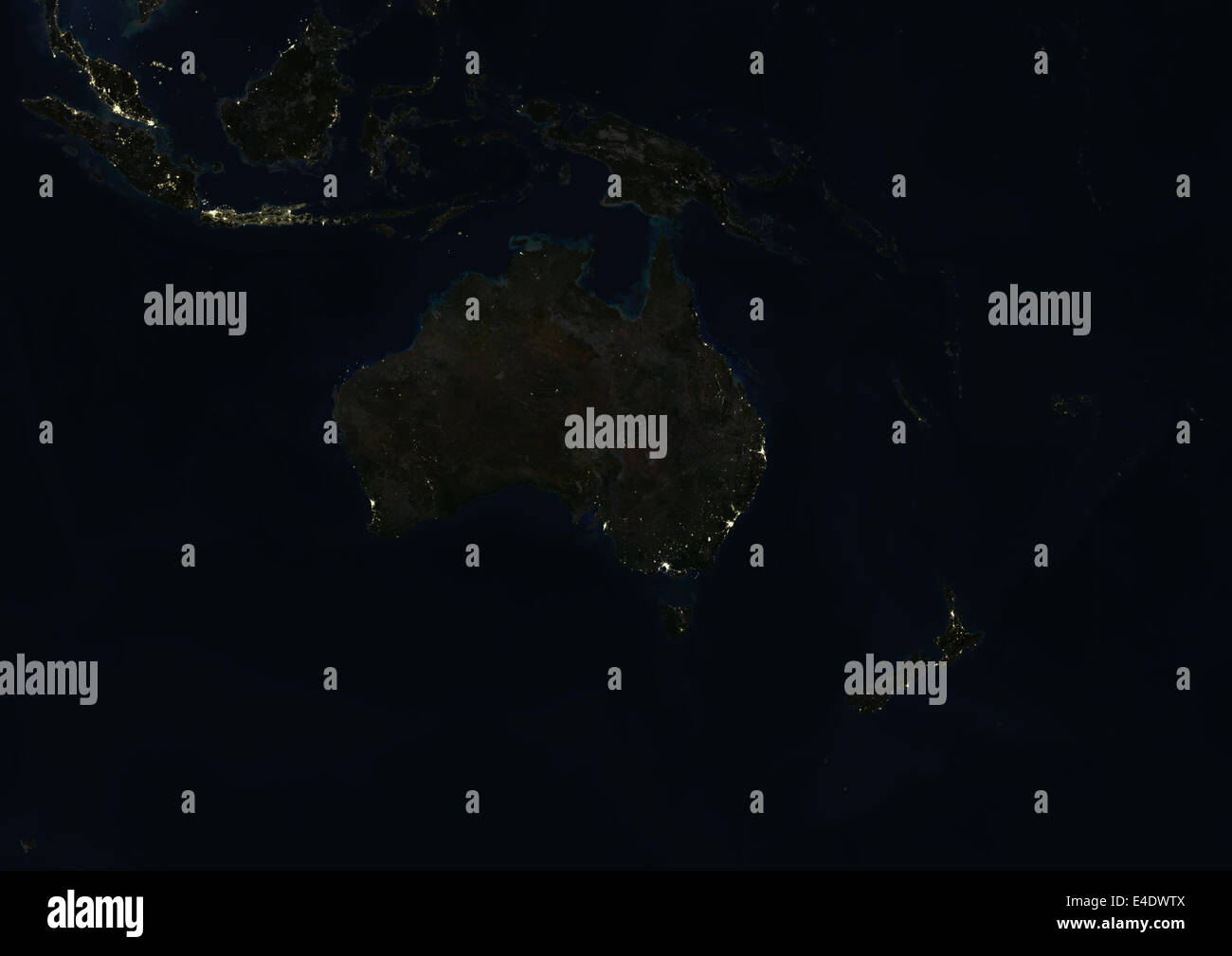 Oceania nachts, wahre Farbe Satellitenbild. Echtfarben-Satellitenbild von Ozeanien in der Nacht. Dieses Bild in Conformal Lambert Stockfoto