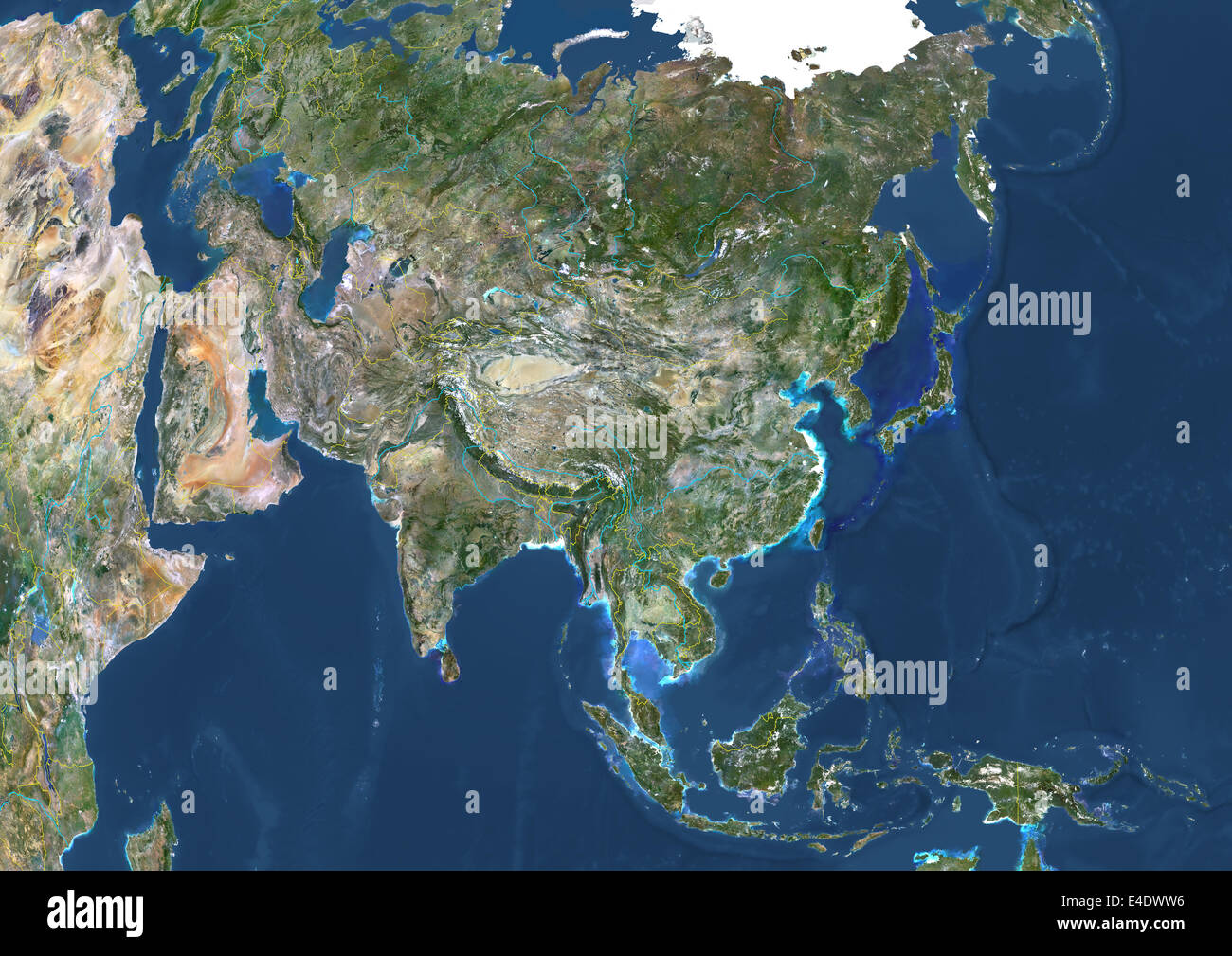Asien mit Ländergrenzen und große Flüsse, wahre Farbe Satellitenbild. Echtfarben-Satellitenbild von Asien mit Landesgrenze Stockfoto