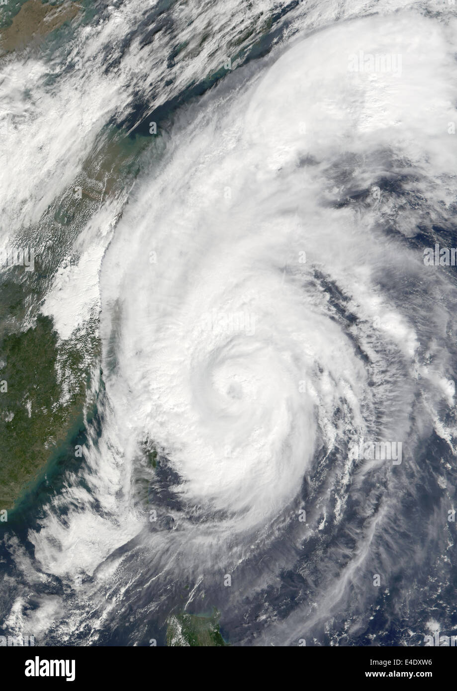 Taifun Haiyan, West-Pazifik, In 2001, wahre Farbe Satellitenbild. Taifun Haiyan am 16. Oktober 2001 über die westlichen Pazifi Stockfoto