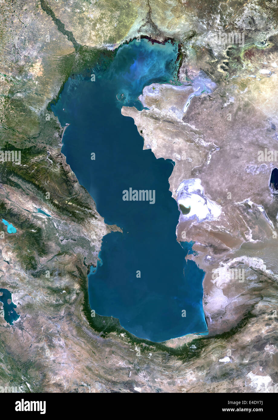 Kaspischen Meer, Asien, Echtfarben-Satellitenbild. Echtfarben-Satellitenbild des Kaspischen Meeres in Asien. Es wird begrenzt durch den Iran, R Stockfoto