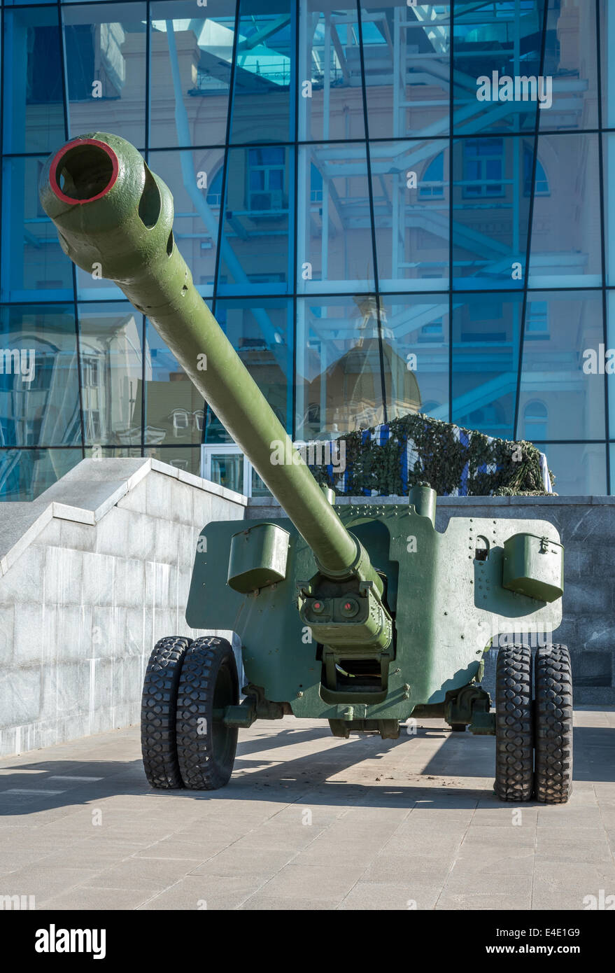 eine Kanone in Charkiw quadratisch Stockfoto