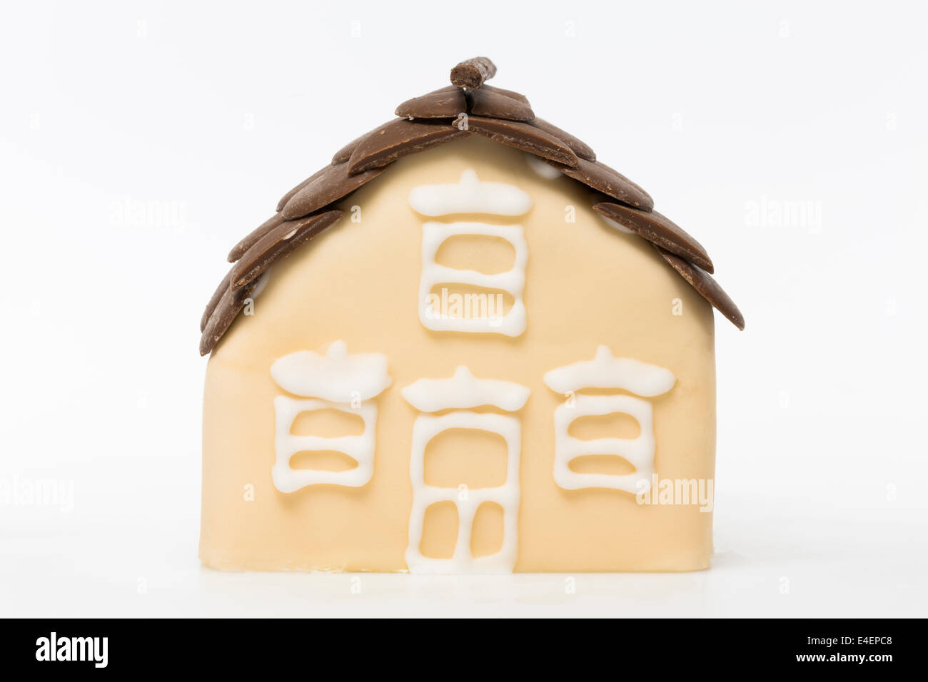 Cornish Kuchen Haus mit Schokolade auf dem Dach. Stockfoto