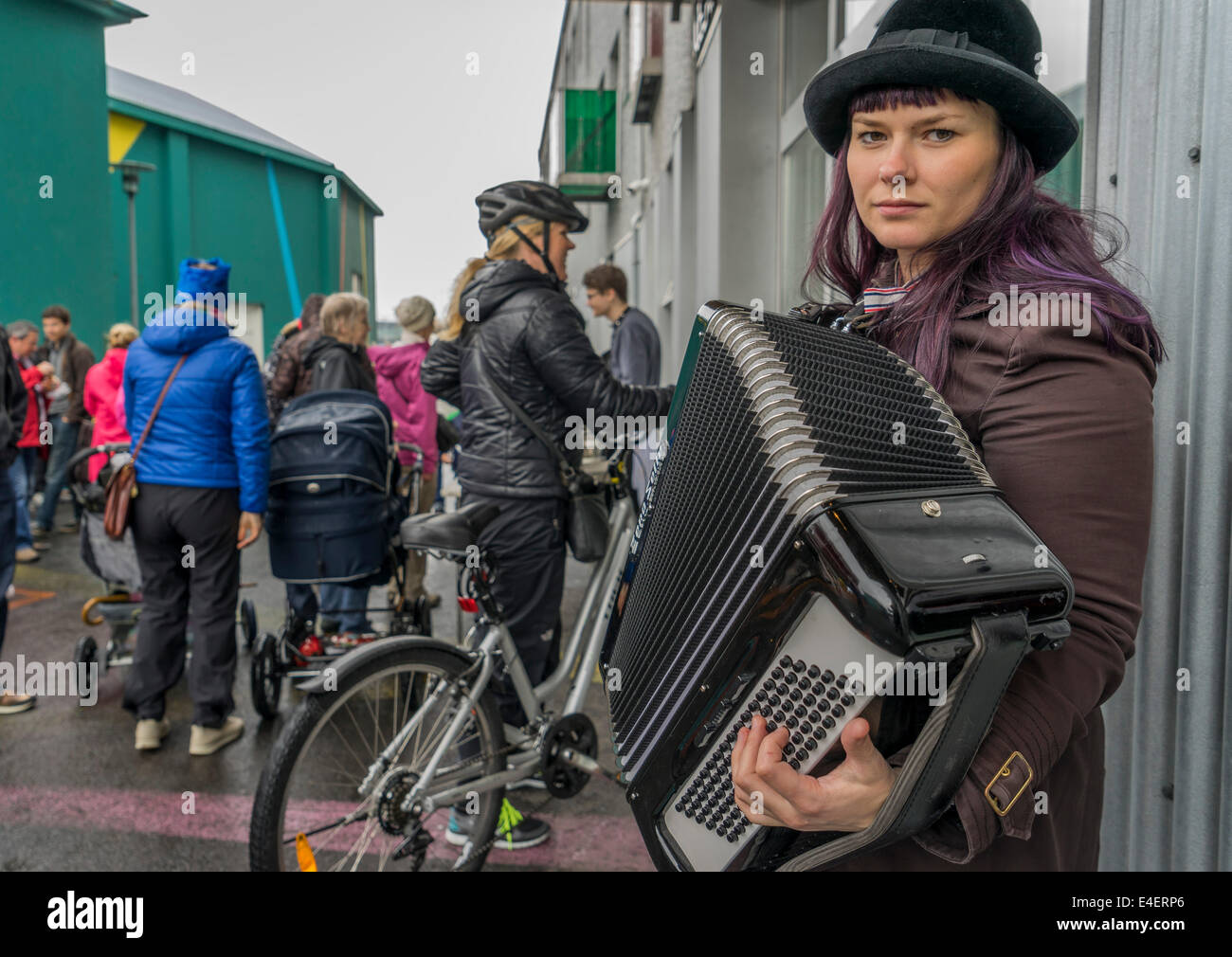 Frau Akkordeon, Sommer Fest zu Ehren der Seemann, Reykjavik, Island Stockfoto