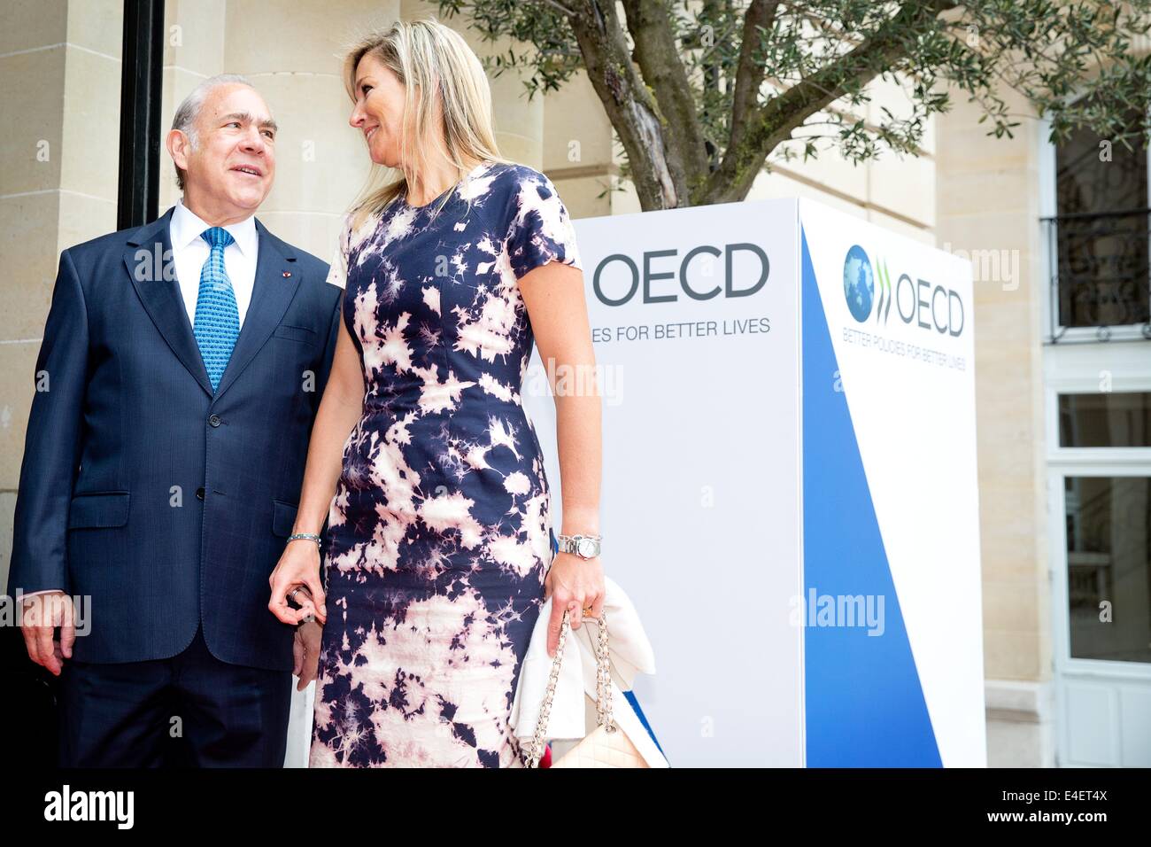 Paris, Frankreich. 9. Juli 2014. Königin Maxima der Niederlande und OECD-Generalsekretär Angel Gurria besuchen die Einführung des ersten OECD-PISA-Bericht über finanzielle Allgemeinbildung bei der OECD (Organisation for Economic Co-Operation and Development) in Paris, Frankreich, 9. Juli 2014. Königin Maxima ist UN-Generalsekretär? s besondere Fürsprecher für Inclusive Finance für Entwicklung (UNSGSA) und Schutzherrin der G20 globale Partnerschaft zur finanziellen Eingliederung. Foto: Patrick van Katwijk/Niederlande und Frankreich heraus - Live News WIRE SERVICE/Dpa/Alamy Stockfoto