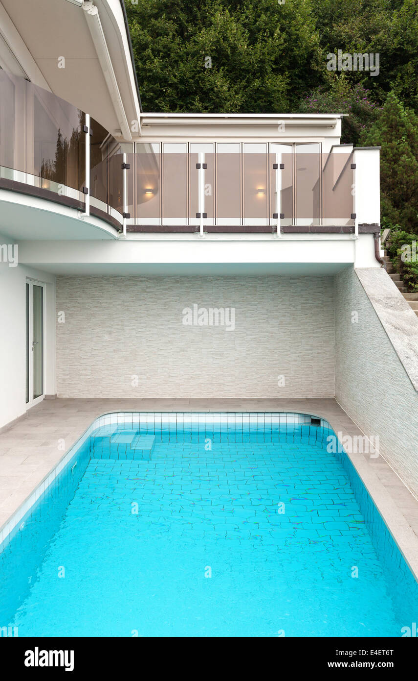 schöne Wohnung-Neubau mit Pool, Outdoor-Ansicht Stockfoto