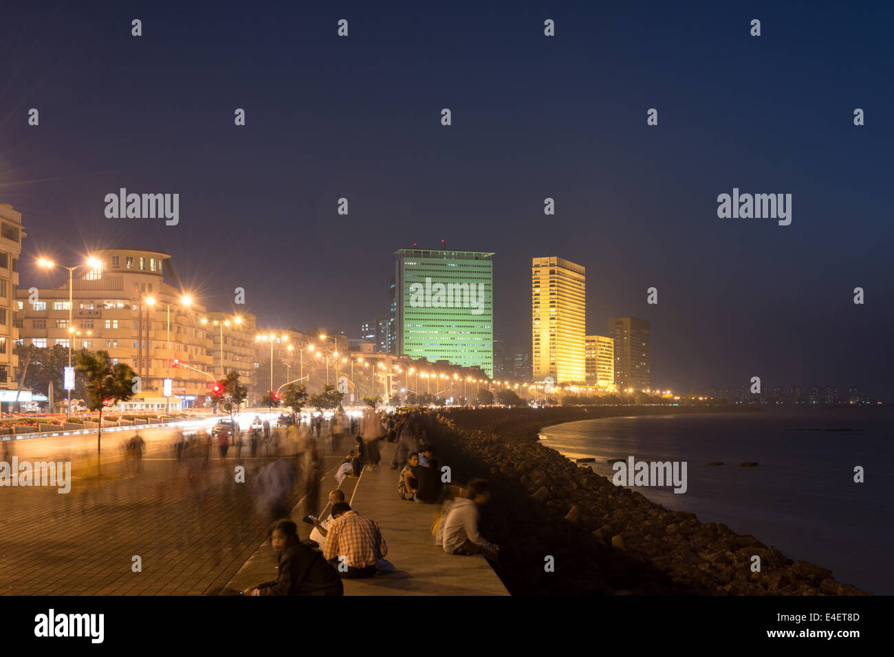 Skyline von Mumbai am Marine Drive, Nariman Point im Hintergrund. Stockfoto