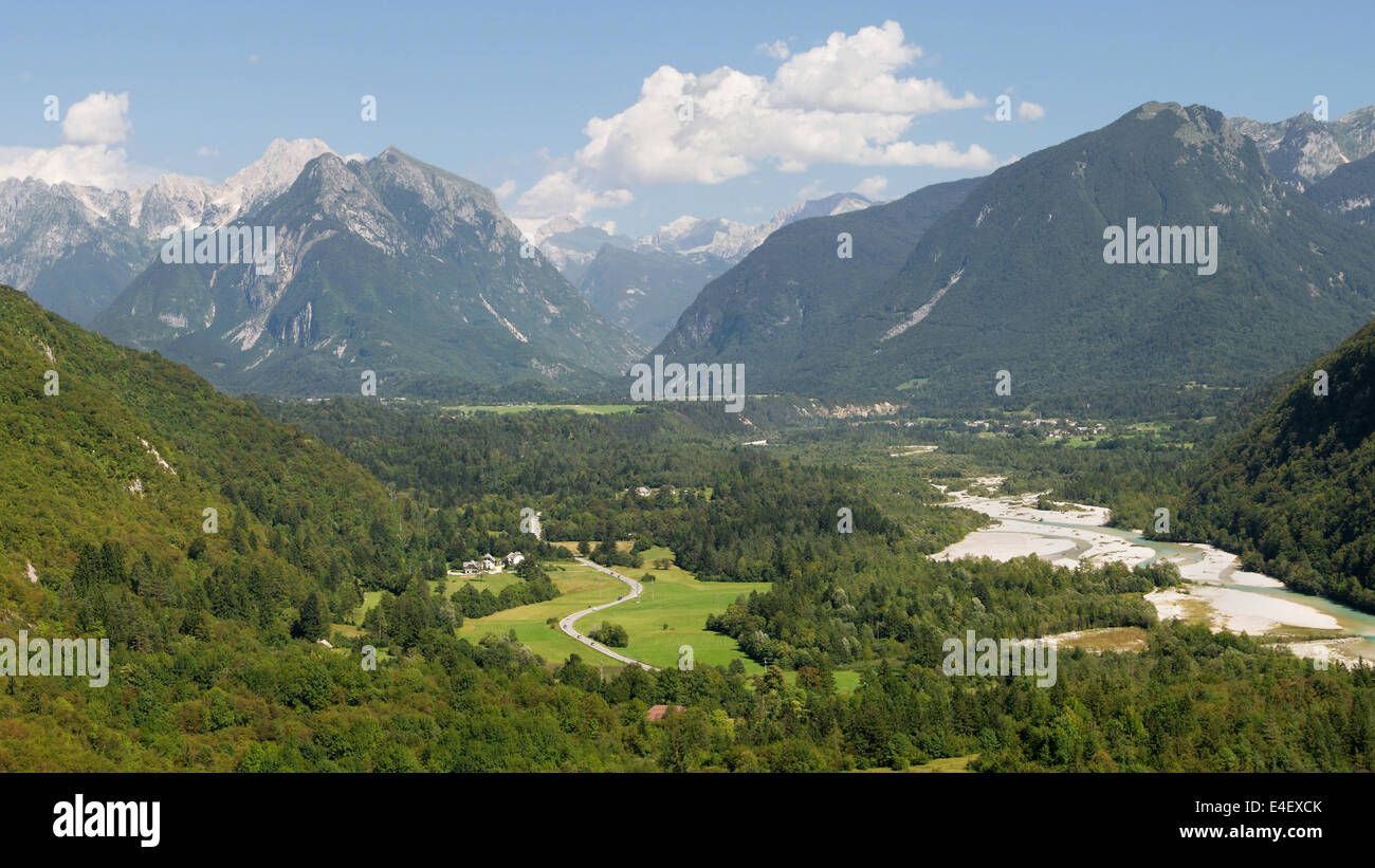 Der Fluss Soča-Tal in den Julischen Alpen, in der Nähe von Bovec, Slowenien. Stockfoto