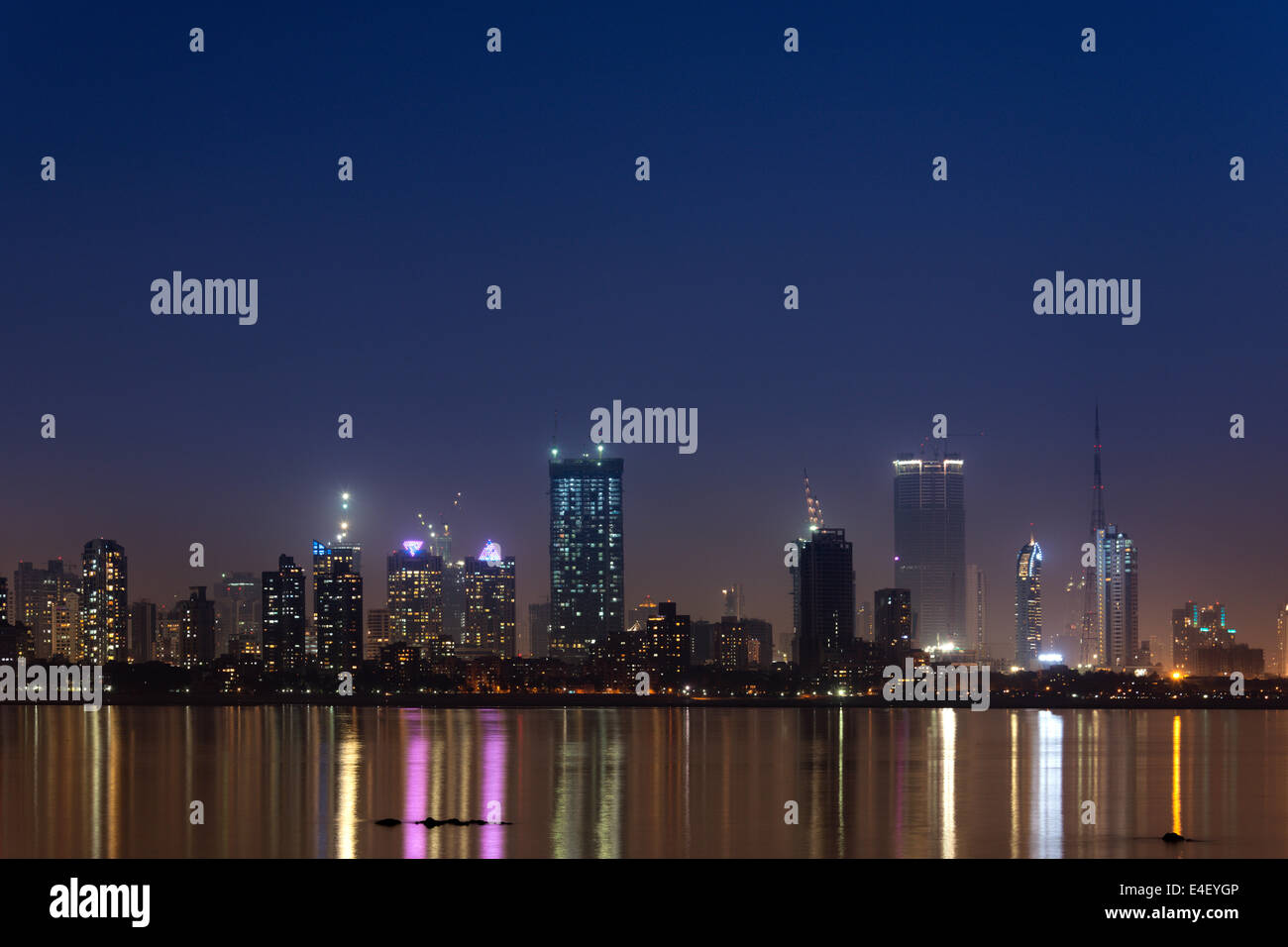 Mumbai-Skyline bei Nacht. Stockfoto