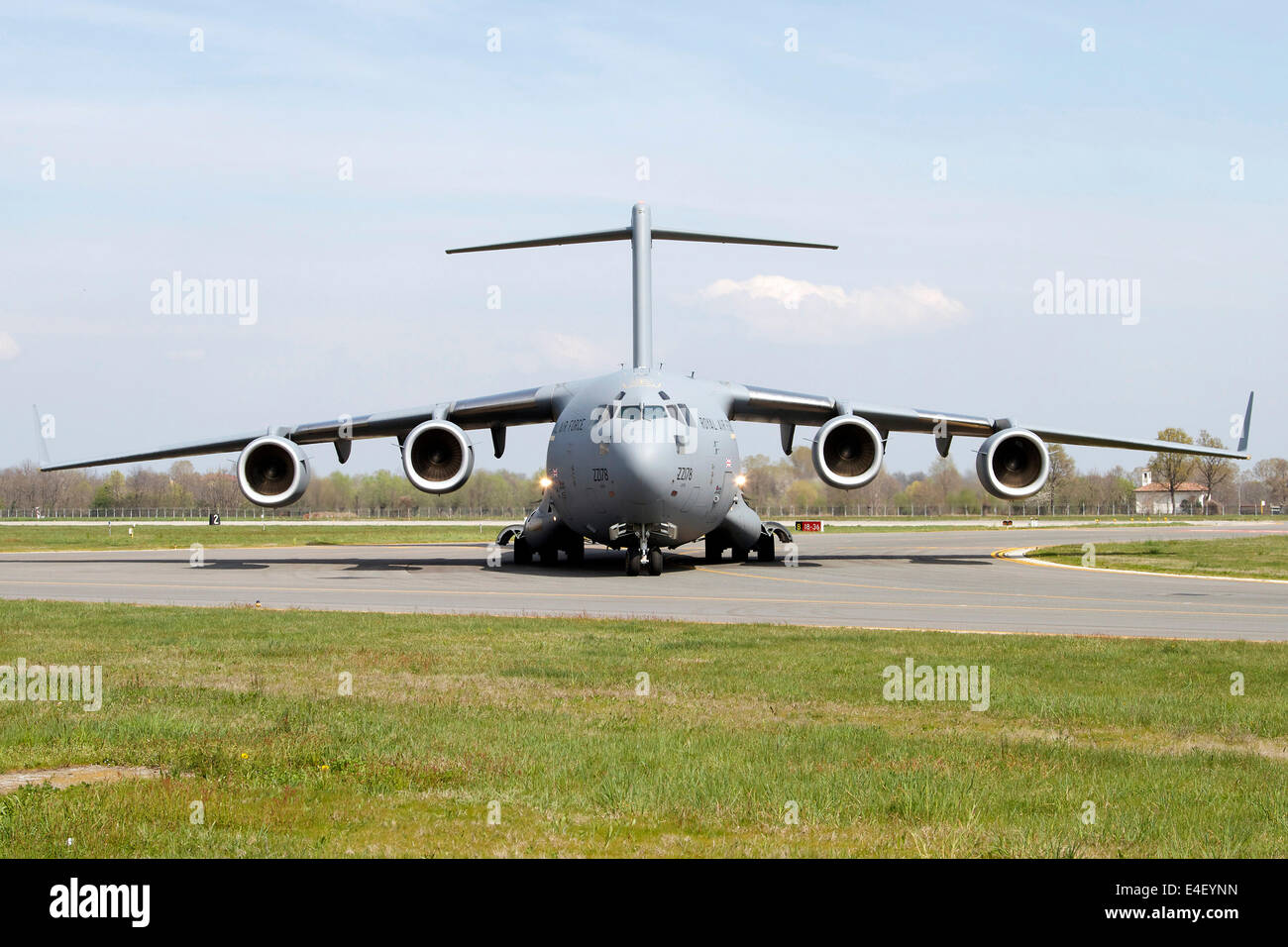 Eine Boeing c-17 Globemaster III an die Royal Air Force auf dem Flughafen Turin, Italien. Stockfoto